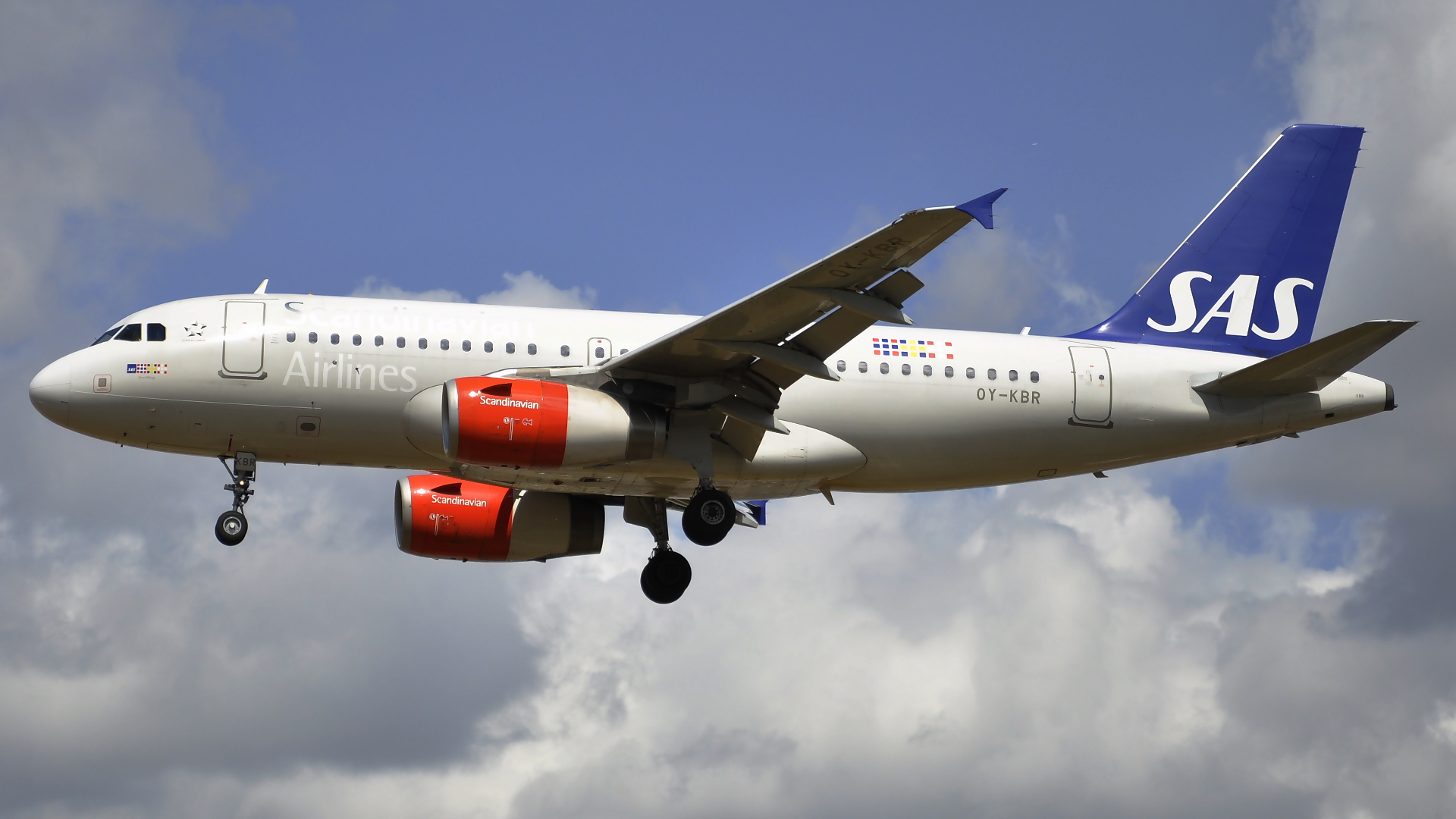 OY-KBR ✈ Scandinavian Airlines Airbus 319-132 @ London-Heathrow
