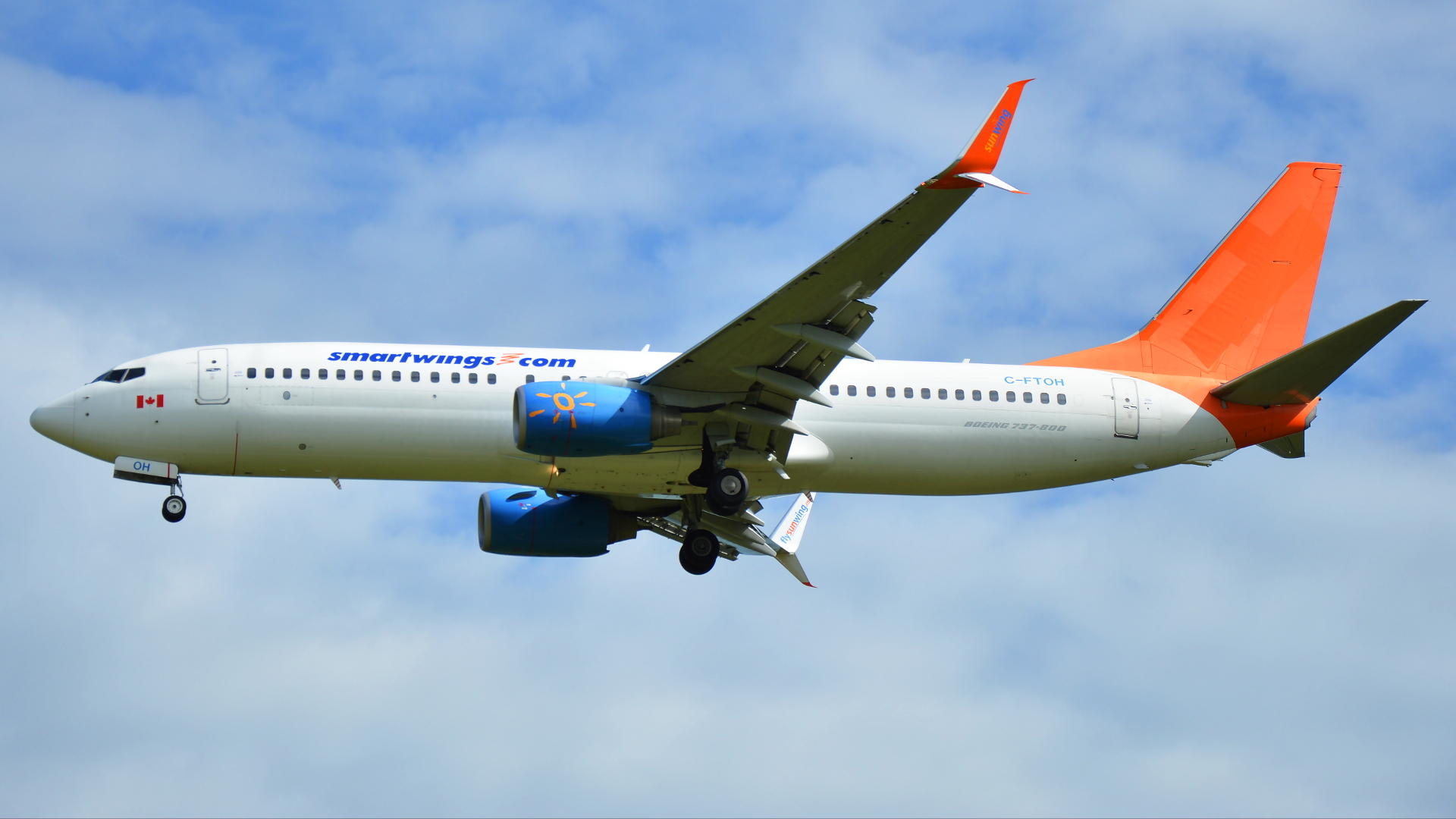 C-FTOH ✈ Sunwind Airlines Boeing 737-8HX(WL) @ Kraków-Balice