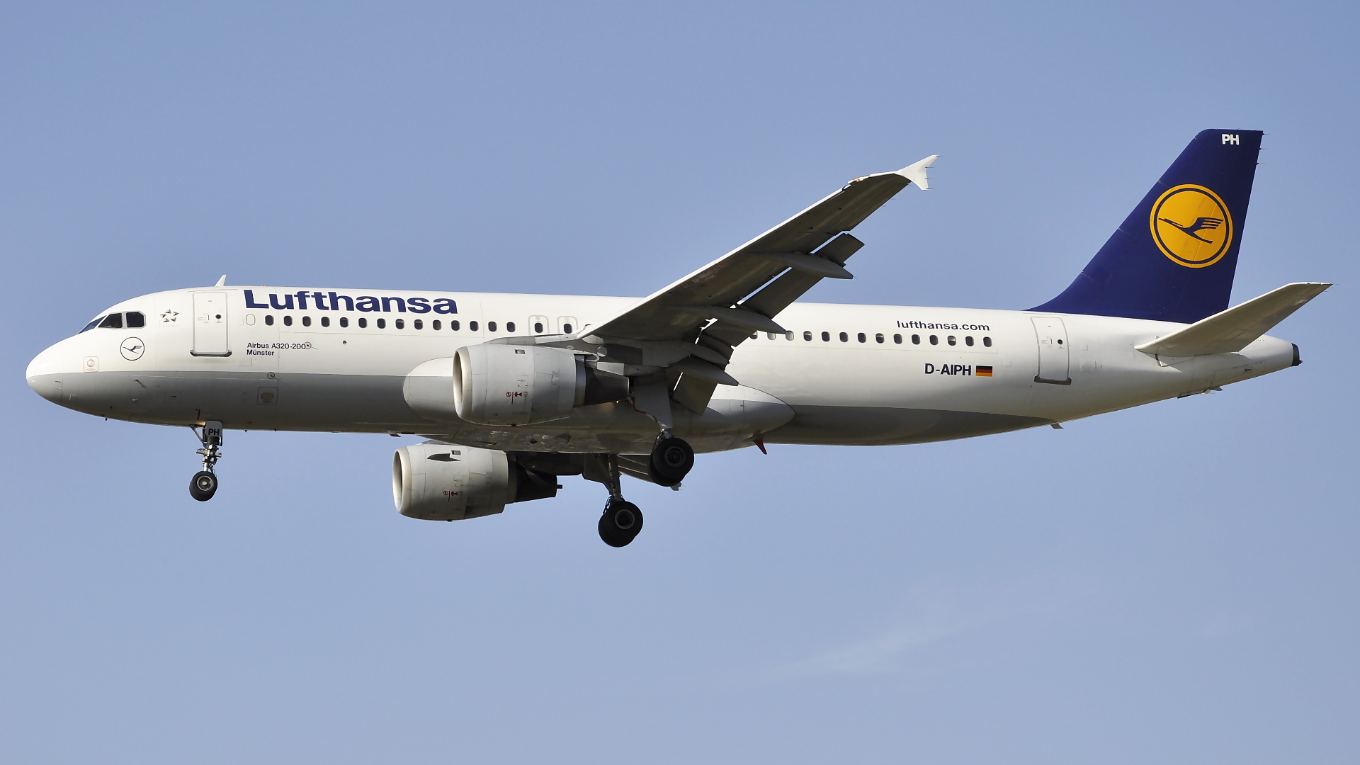 D-AIPH ✈ Lufthansa Airbus 320-211 @ London-Heathrow