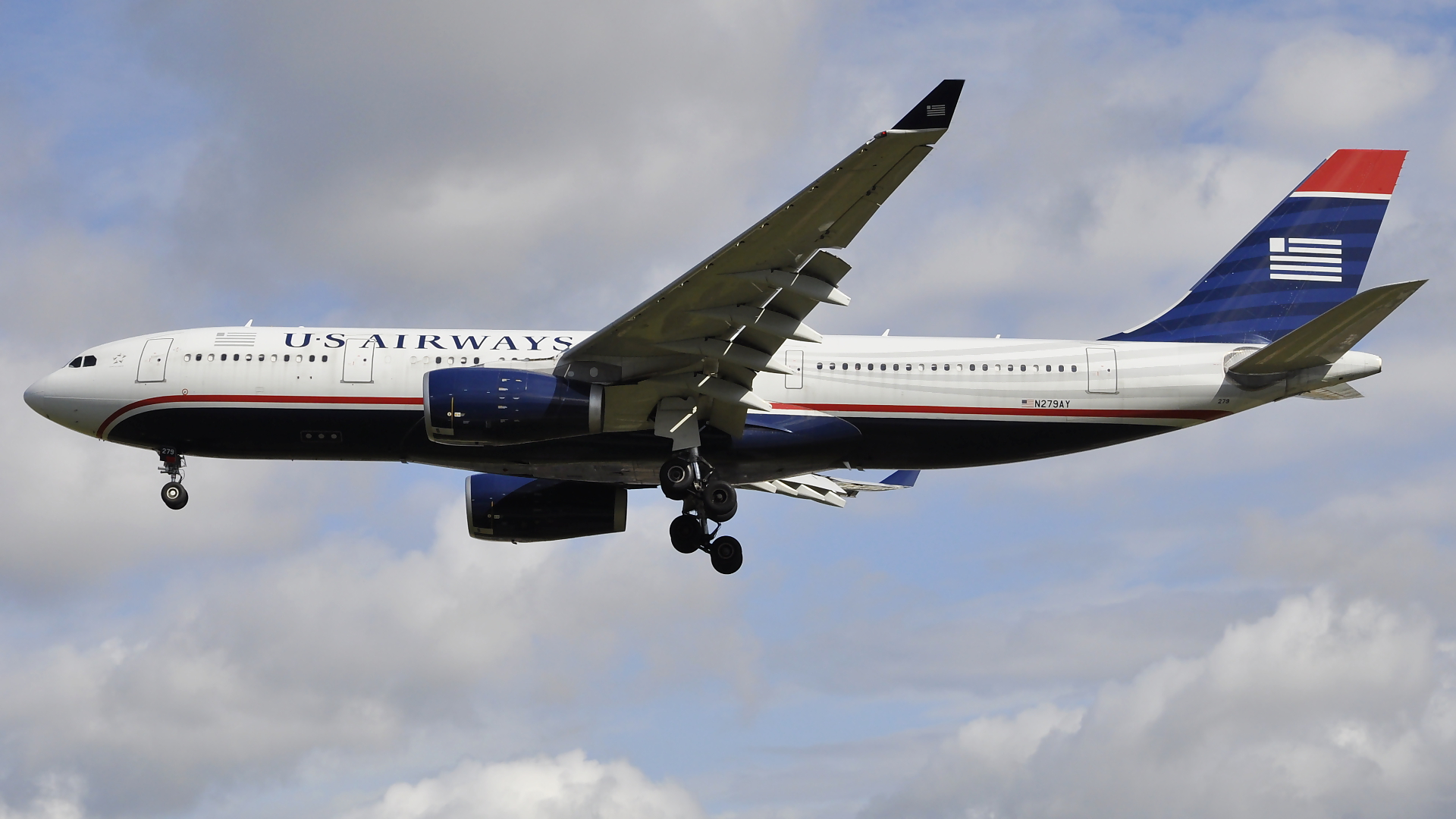 N279AY ✈ US Airways Airbus 330-243 @ London-Heathrow