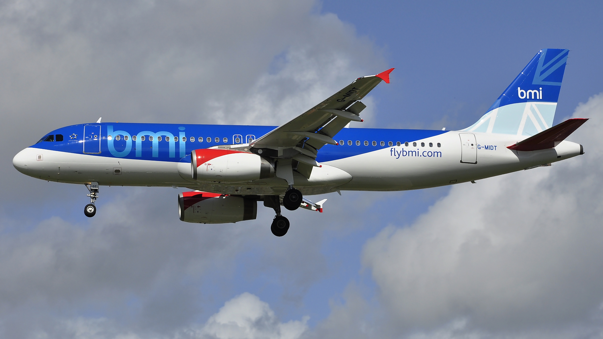 G-MIDT ✈ bmi Airbus 320-232 @ London-Heathrow