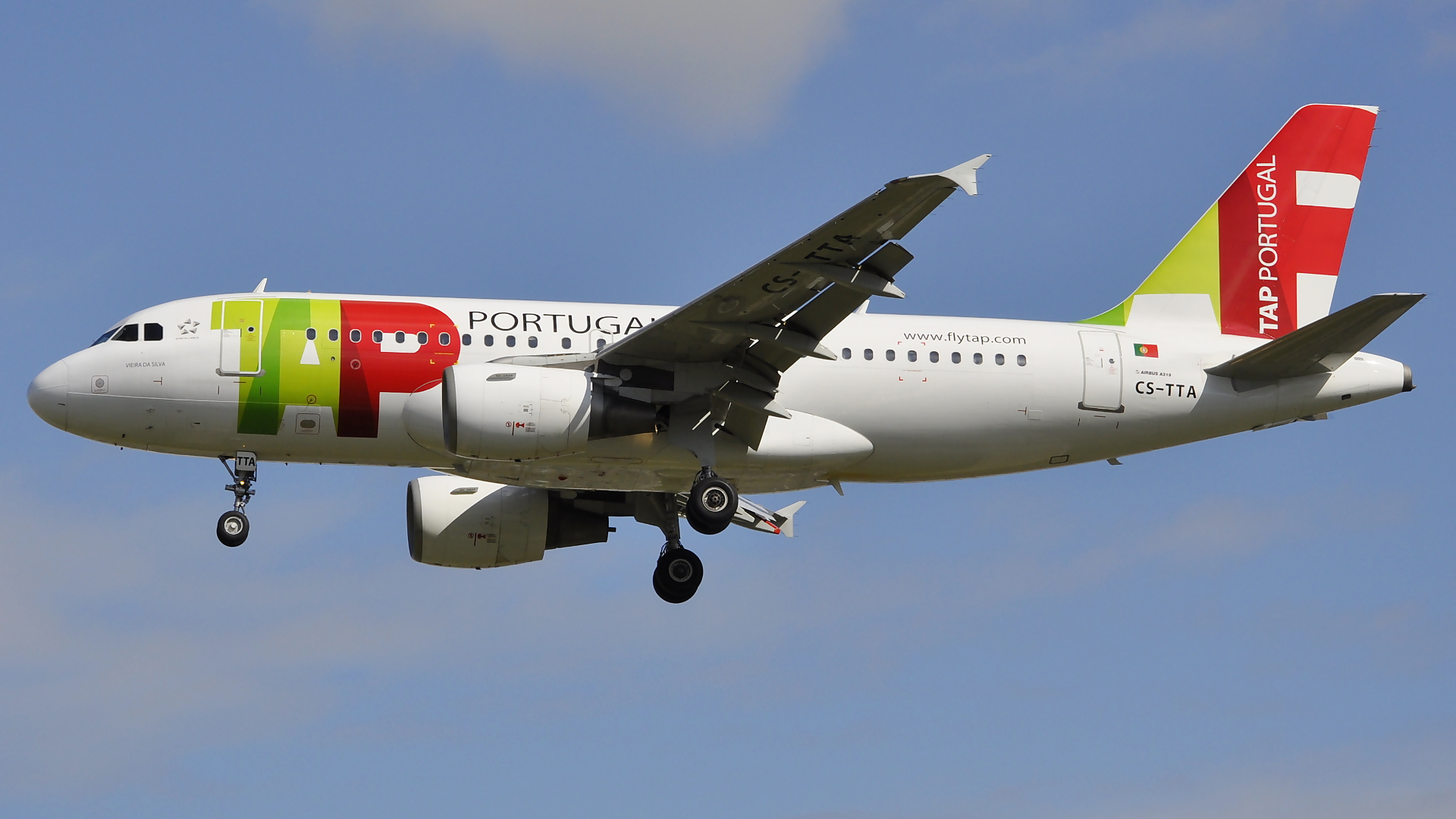 CS-TTA ✈ TAP Portugal Airbus 319-111 @ London-Heathrow