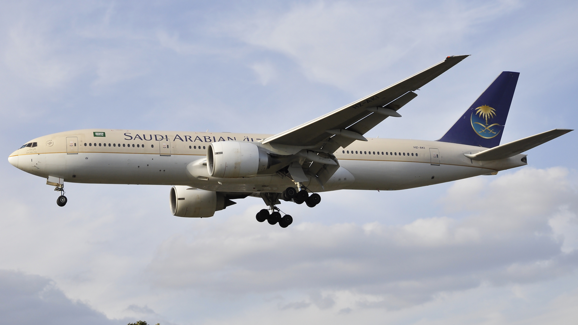HZ-AKI ✈ Saudia Boeing 777-268(ER) @ London-Heathrow