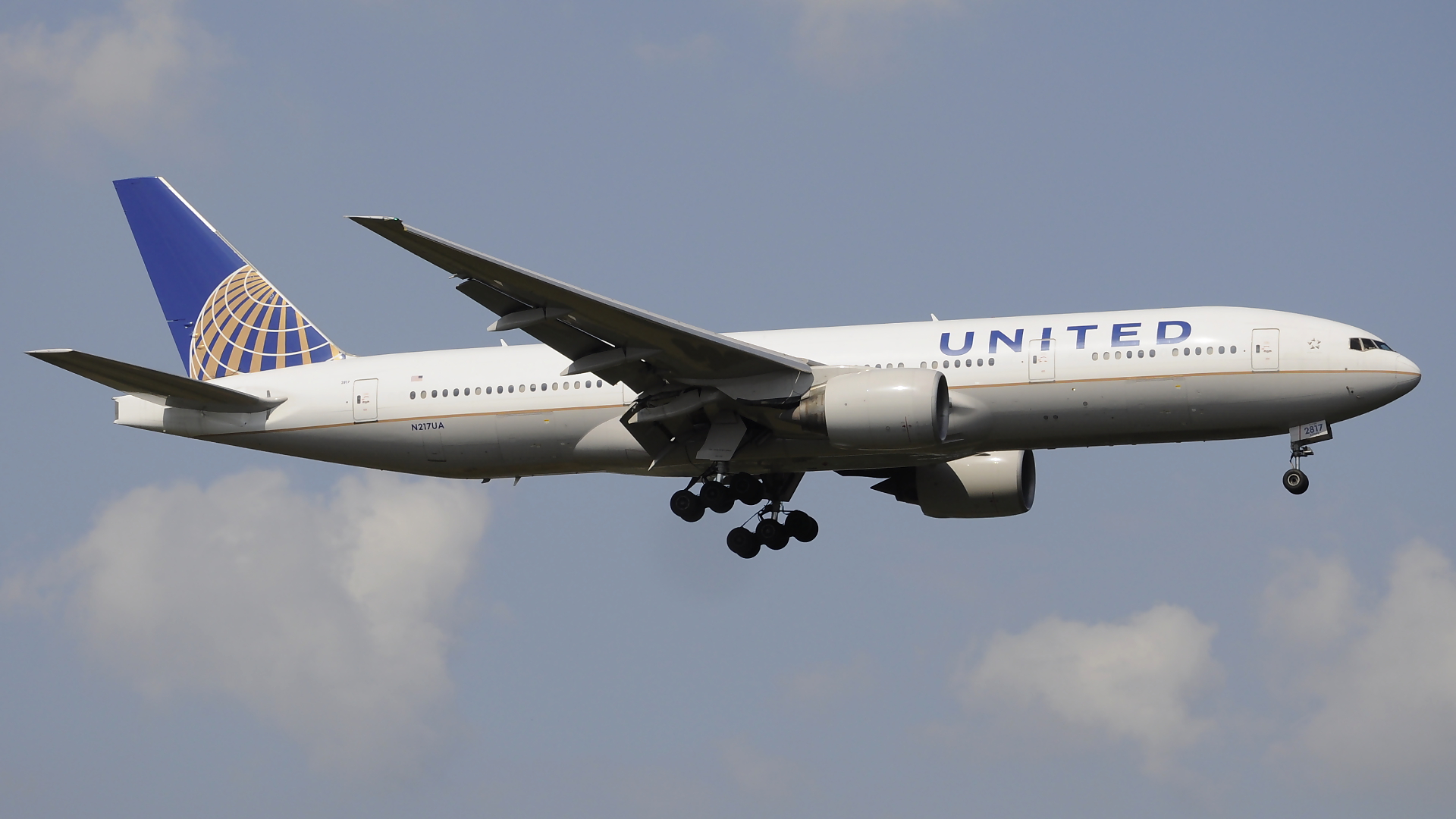 N217UA ✈ United Airlines Boeing 777-222(ER) @ London-Heathrow