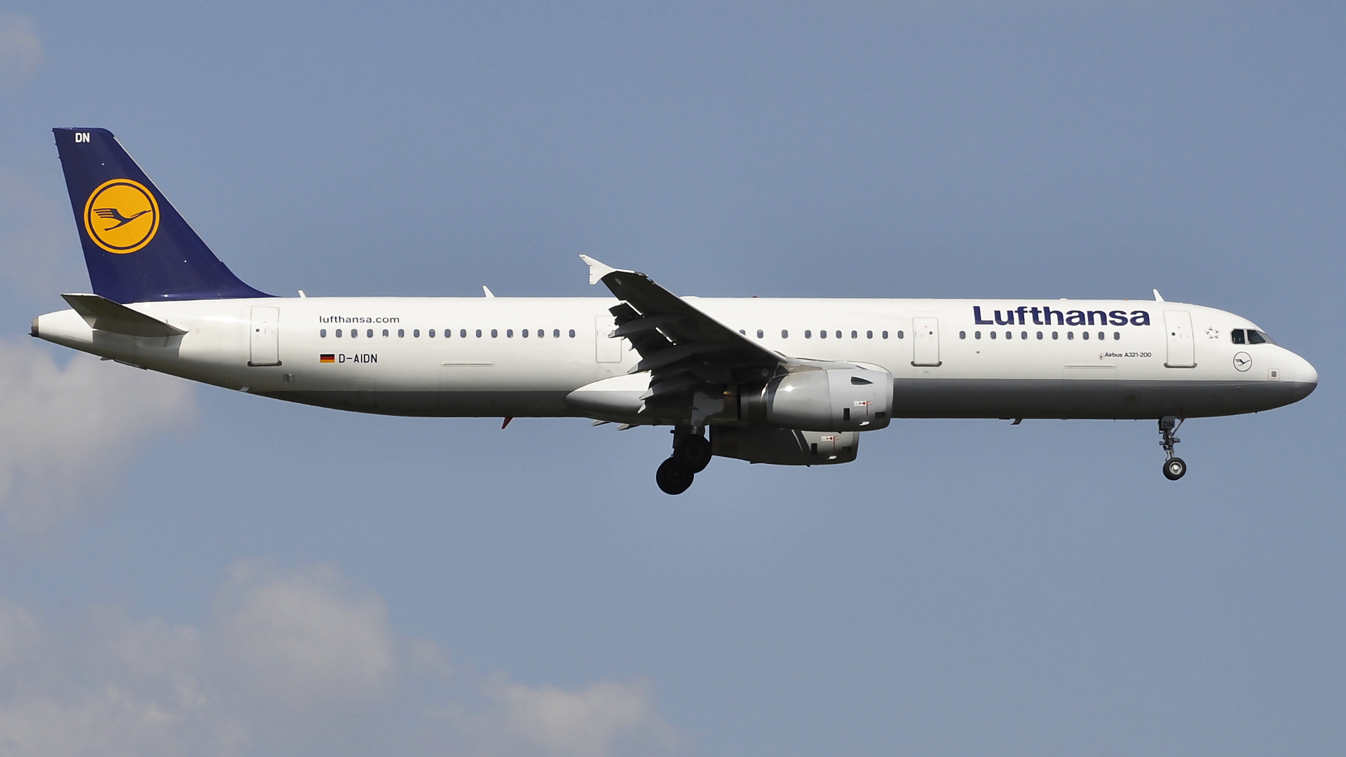 D-AIDN ✈ Lufthansa Airbus 321-231 @ London-Heathrow
