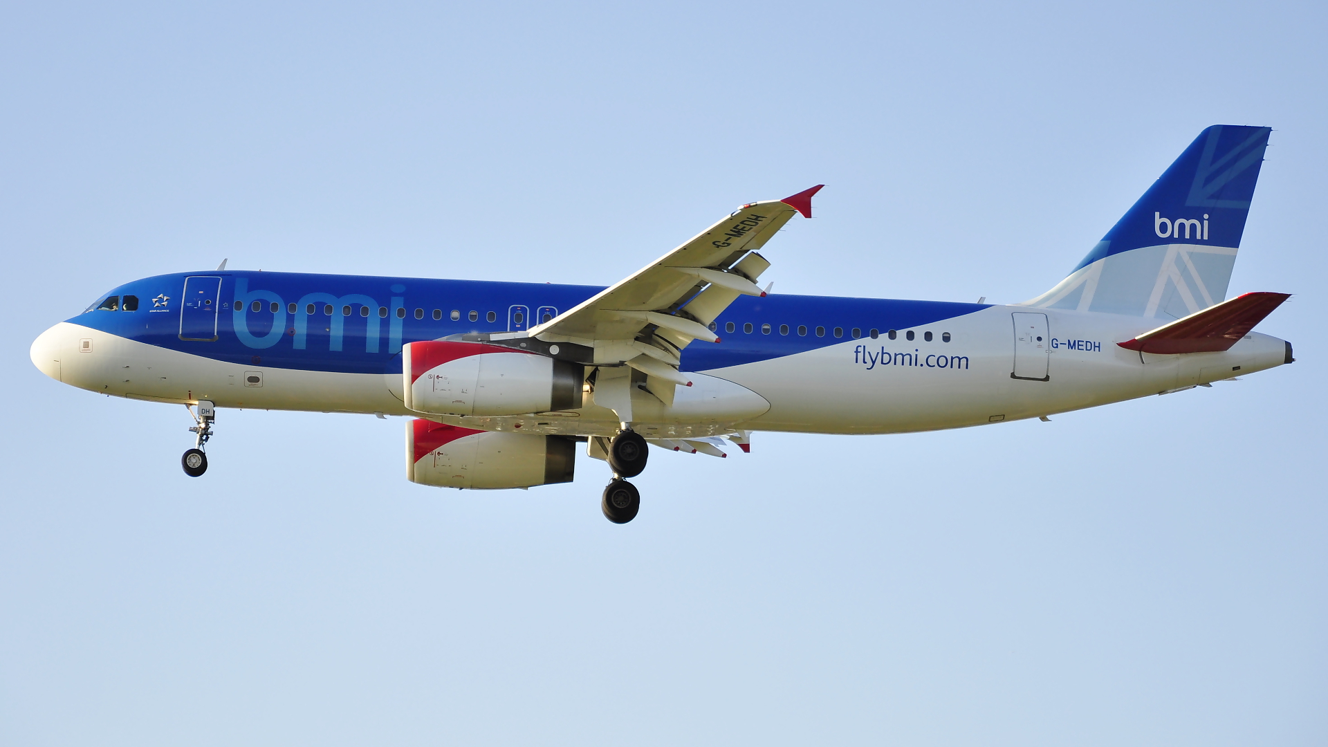 G-MEDH ✈ bmi Airbus 320-232 @ London-Heathrow