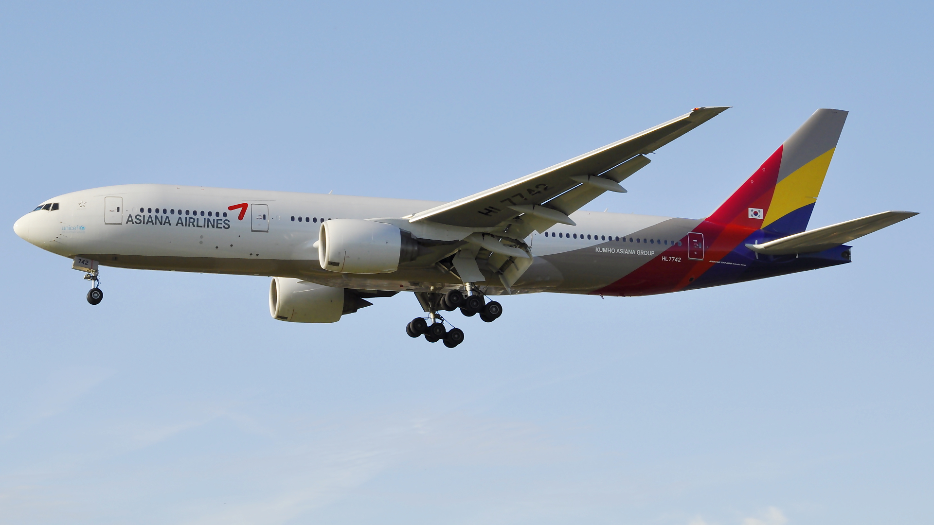 HL7742 ✈ Asiana Airlines Boeing 777-28E(ER) @ London-Heathrow