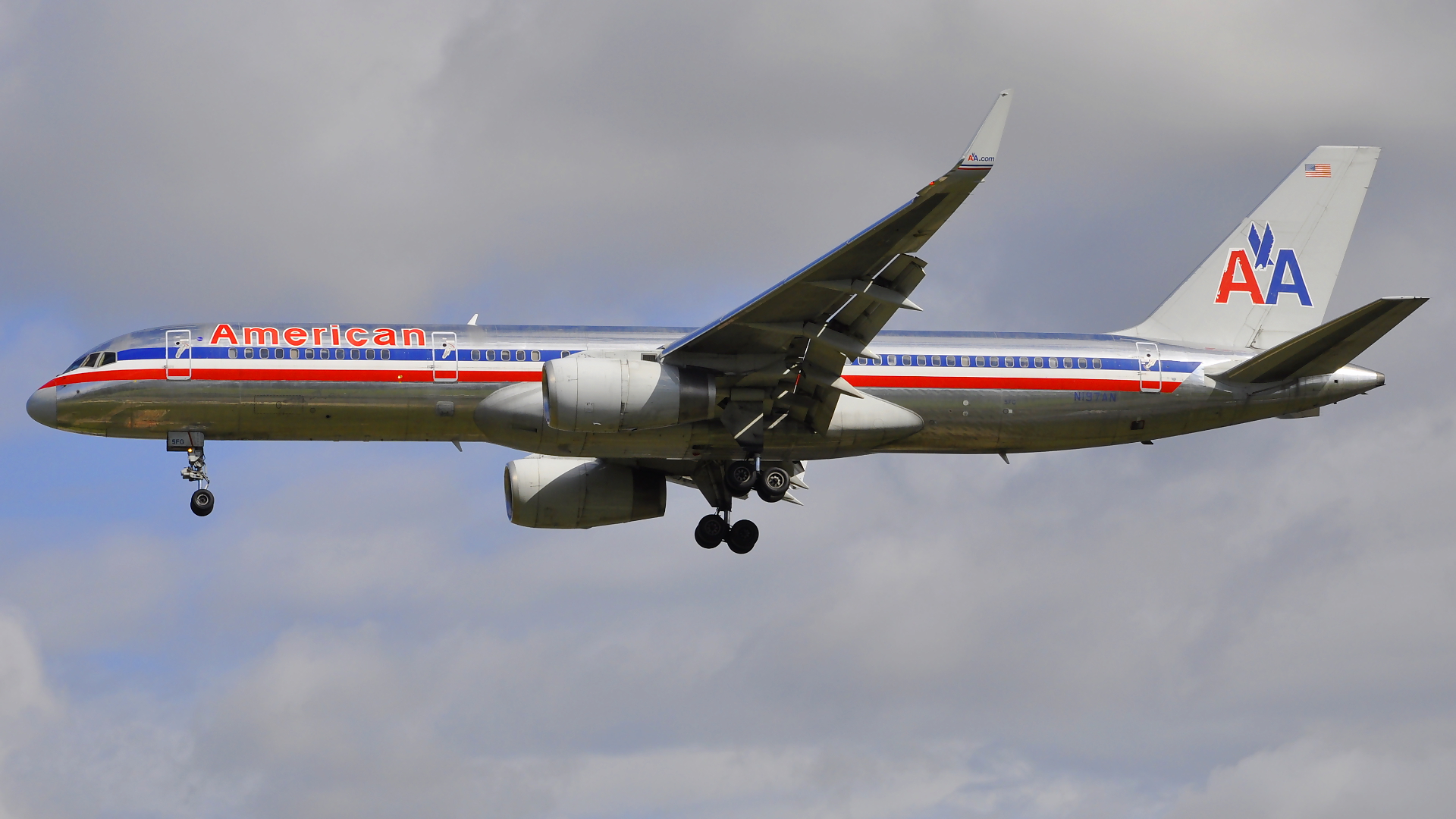 N197AN ✈ American Airlines Boeing 757-223(WL) @ London-Heathrow