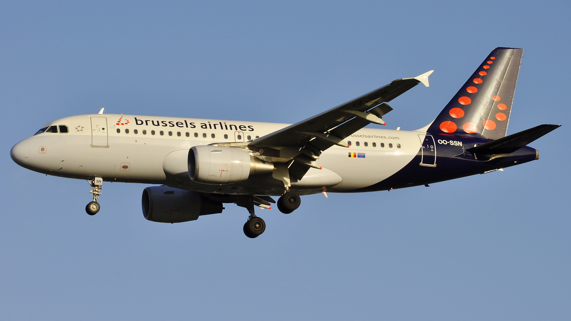 OO-SSN ✈ Brussels Airlines Airbus 319-112 @ London-Heathrow