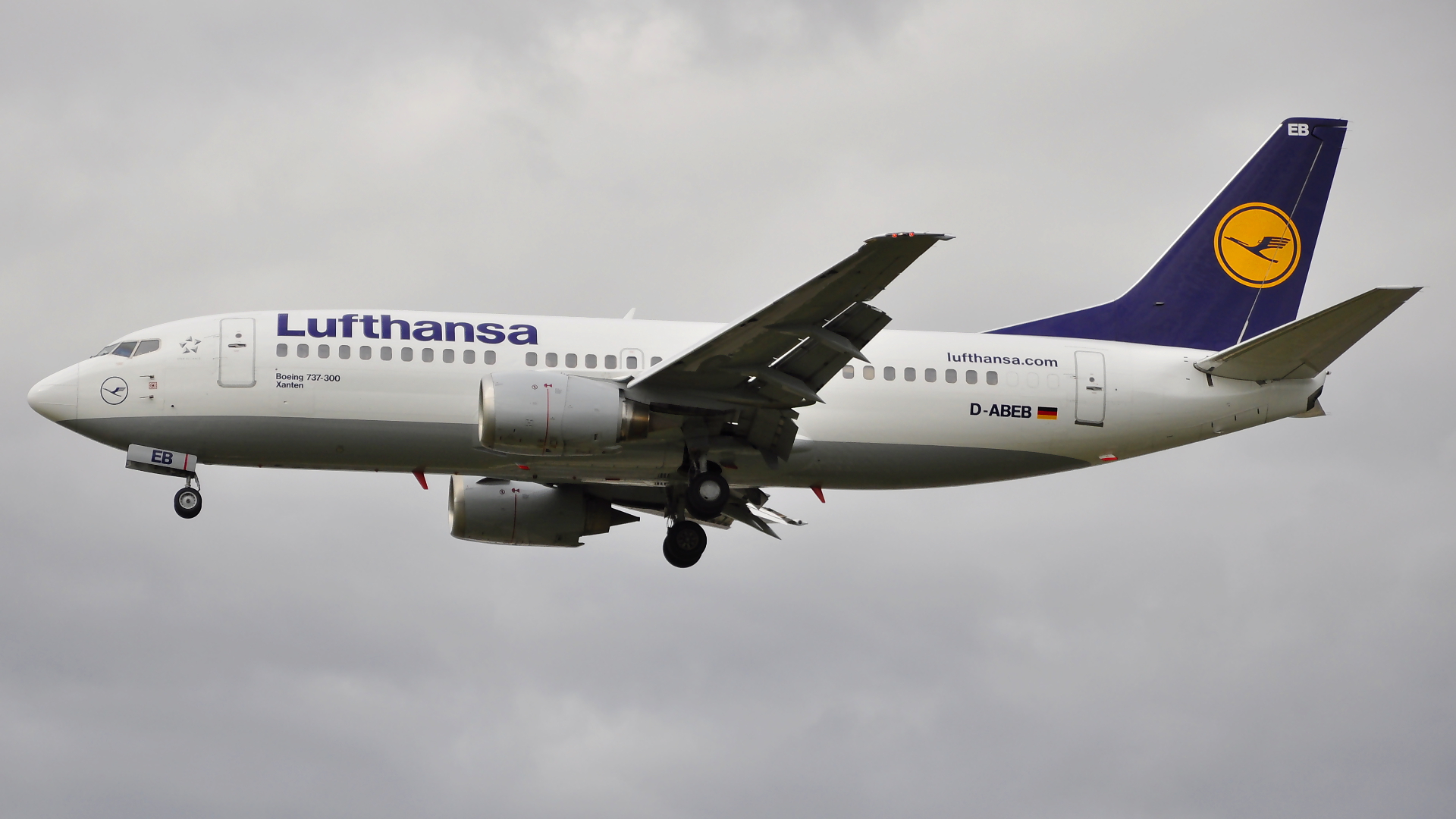 D-ABEB ✈ Lufthansa Boeing 737-330 @ London-Heathrow