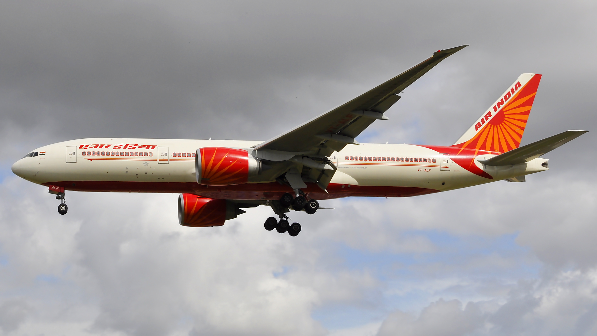 VT-ALF ✈ Air India Boeing 777-237(LR) @ London-Heathrow