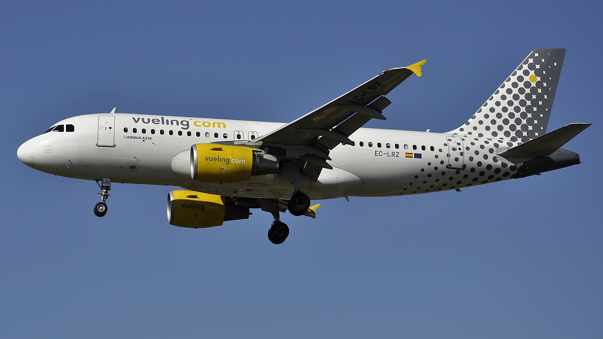 EC-LRZ ✈ Vueling Airlines Airbus 319-112 @ London-Heathrow