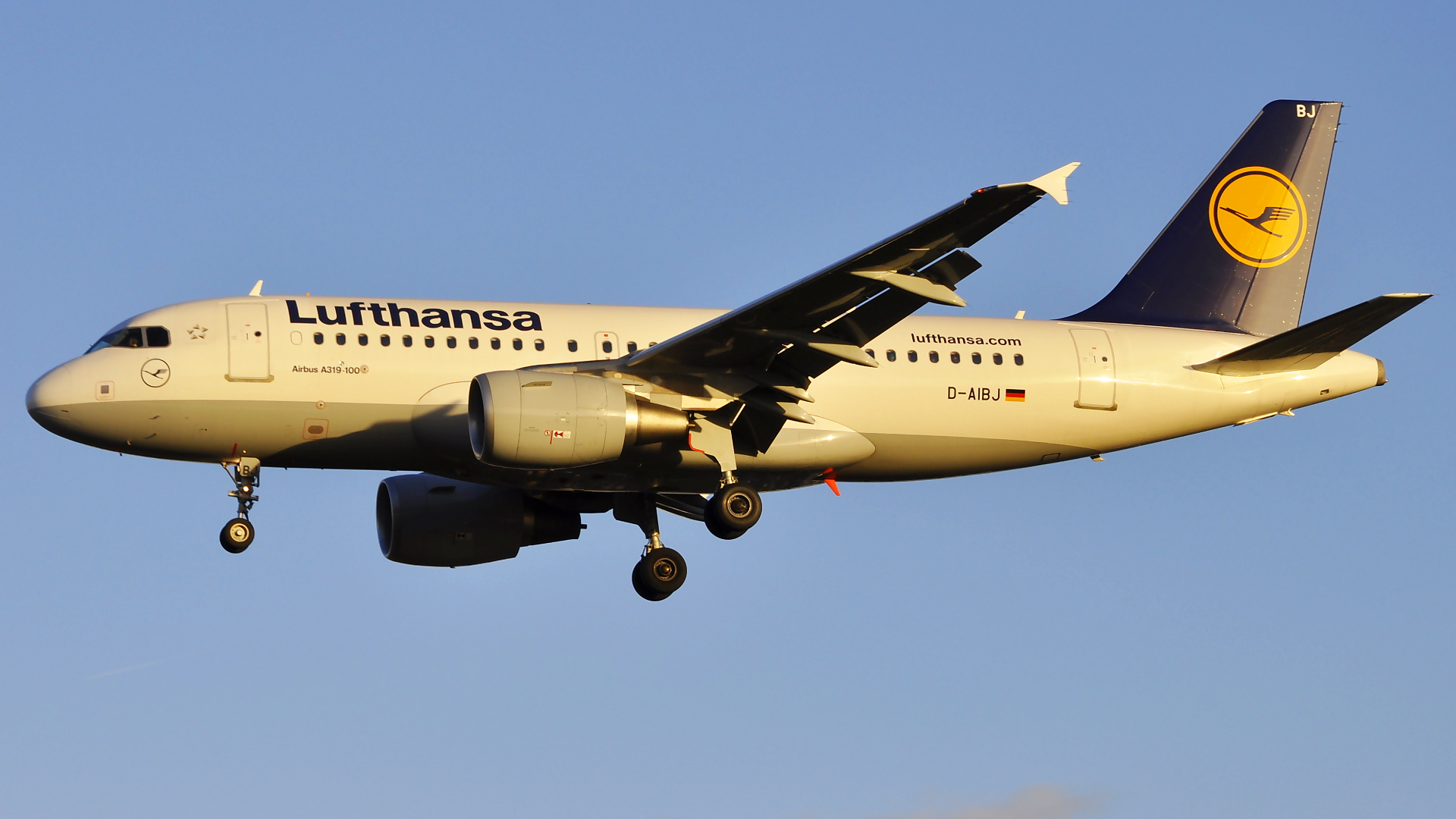 D-AIBJ ✈ Lufthansa Airbus 319-112 @ London-Heathrow