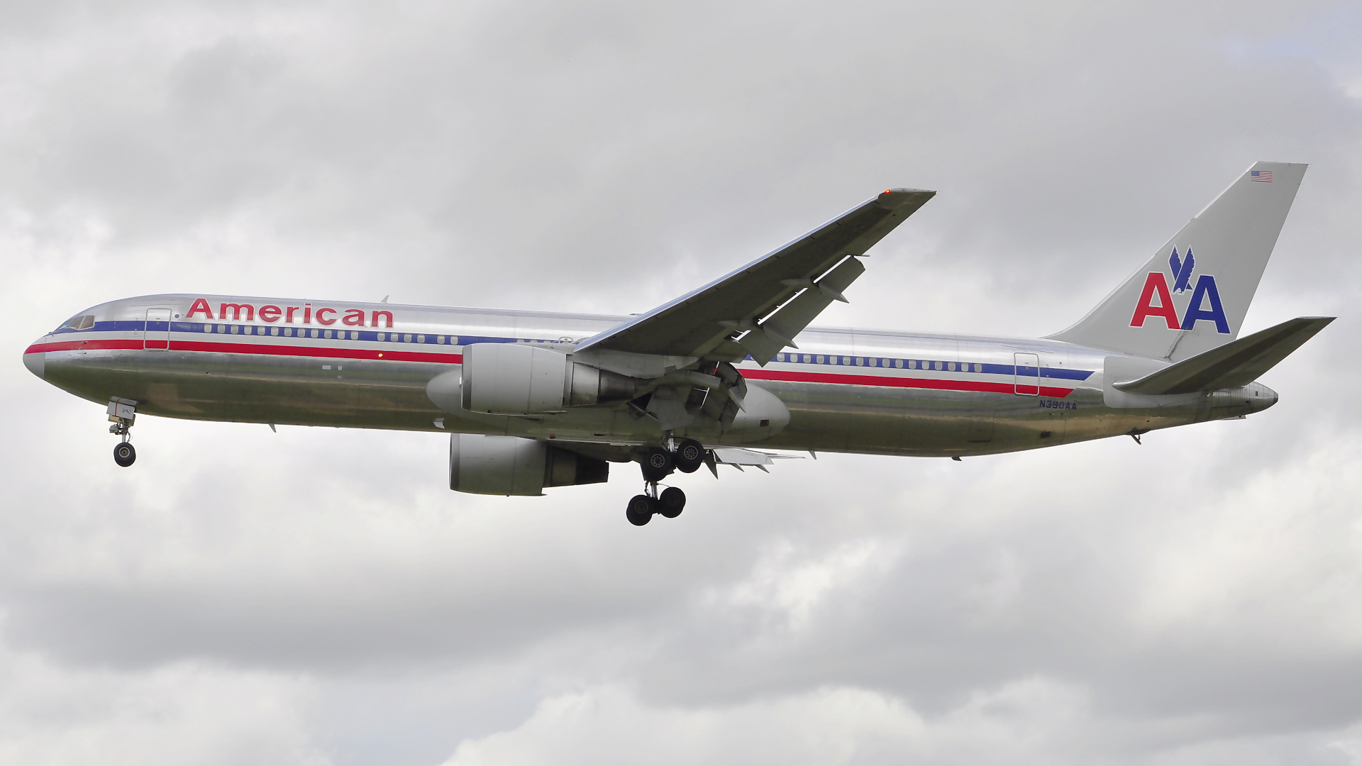 N390AA ✈ American Airlines Boeing 767-323(ER) @ London-Heathrow