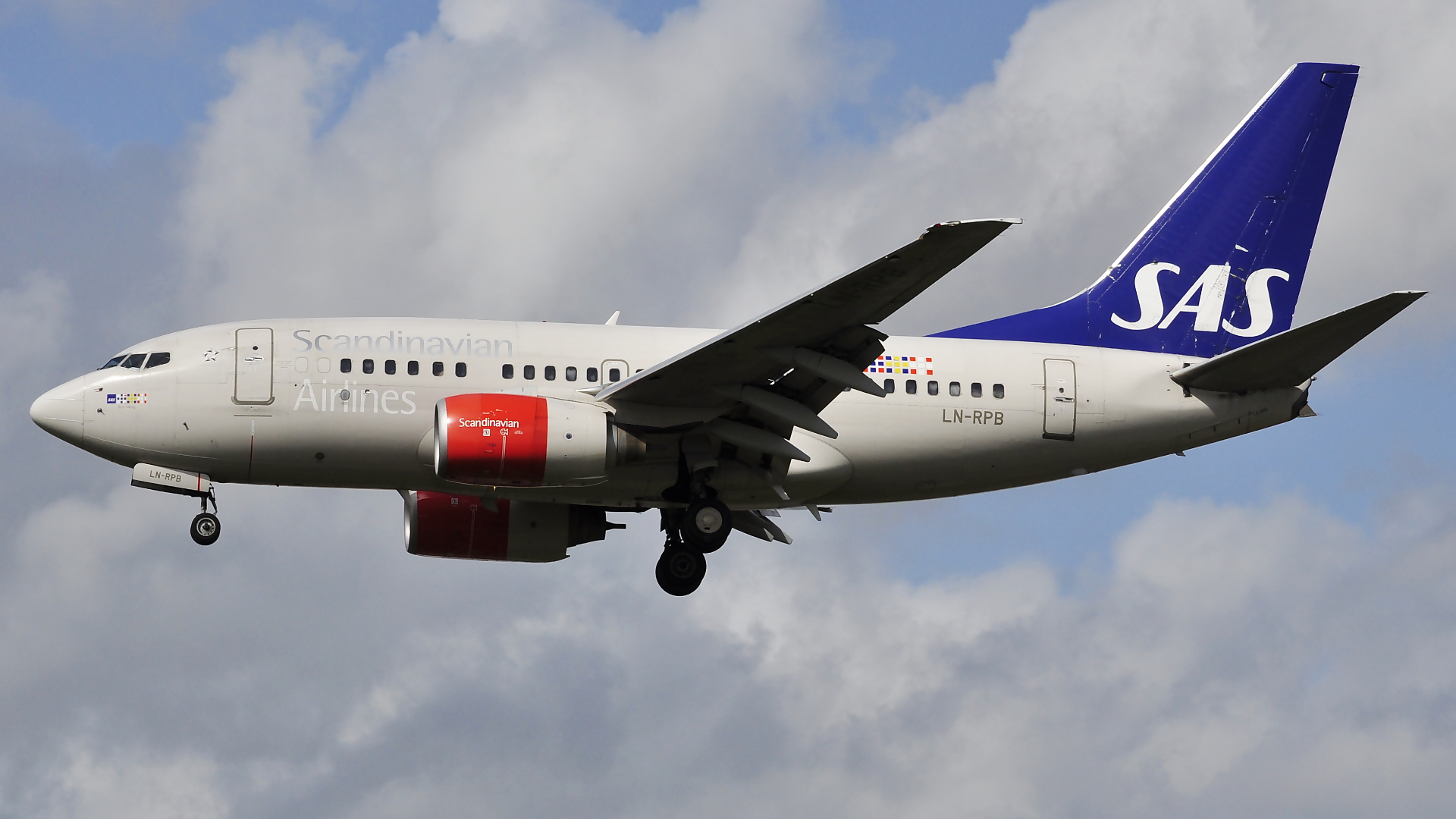 LN-RPB ✈ Scandinavian Airlines Boeing 737-683 @ London-Heathrow