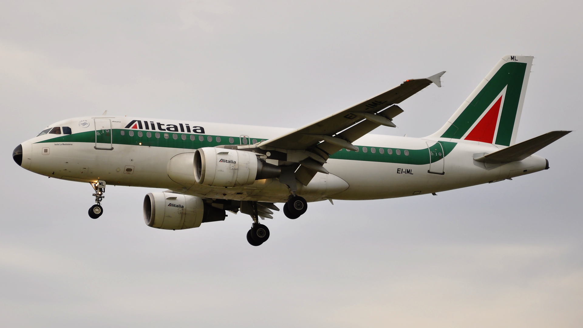 EI-IML ✈ Alitalia Airbus 319-112 @ London-Heathrow