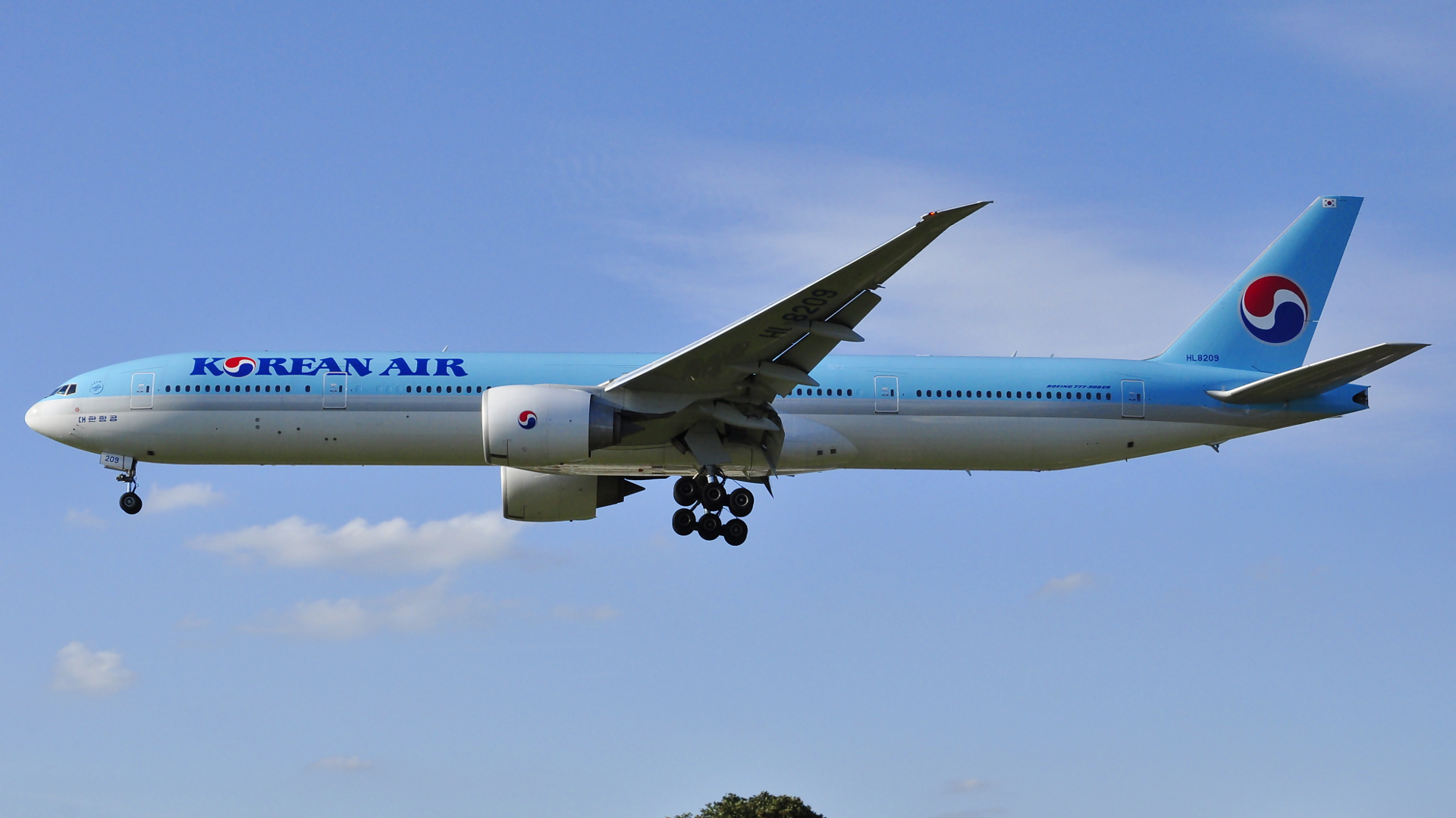 HL8209 ✈ Korean Air Boeing 777-3B5(ER) @ London-Heathrow