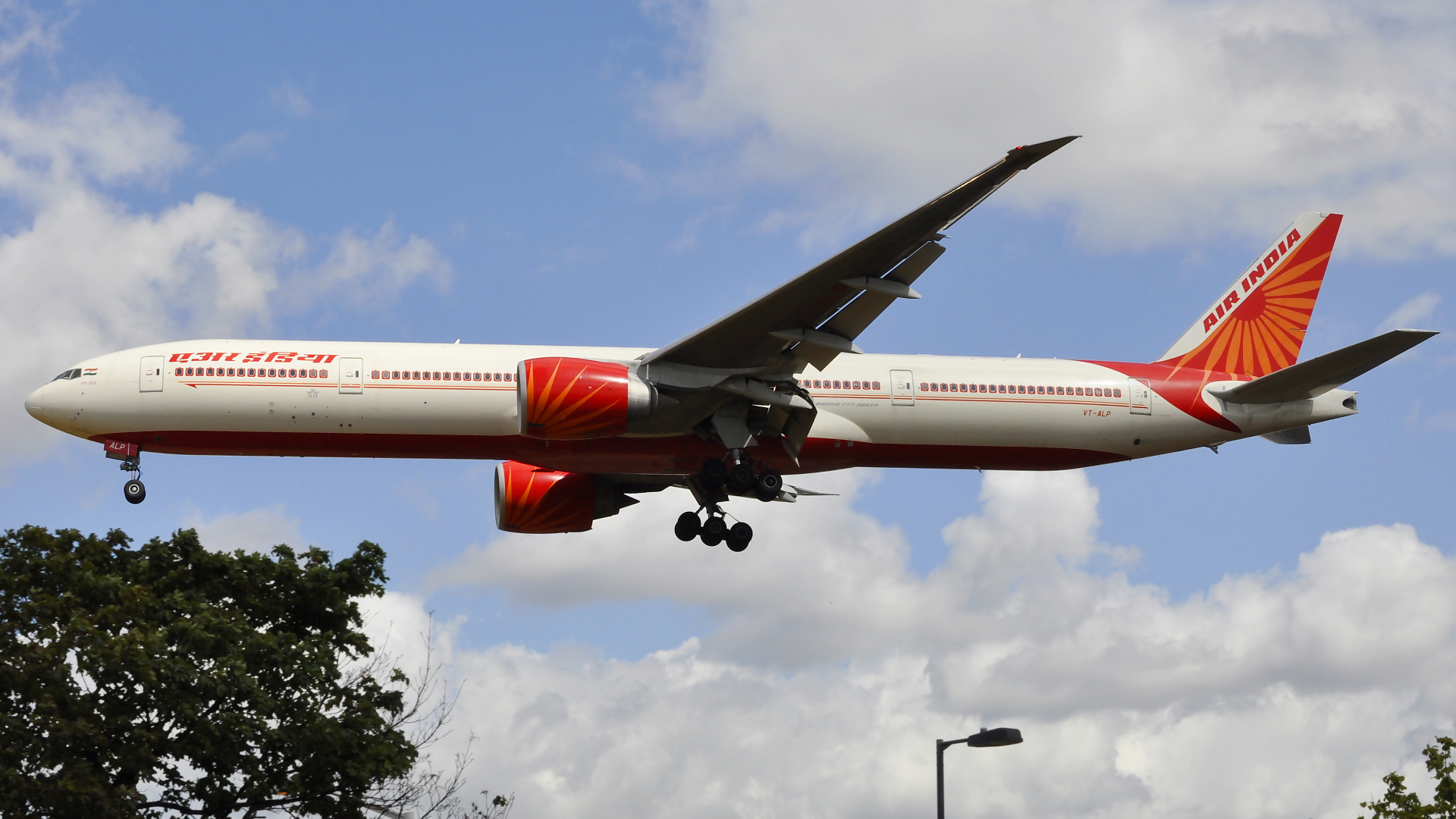 VT-ALP ✈ Air India Boeing 777-337(ER) @ London-Heathrow