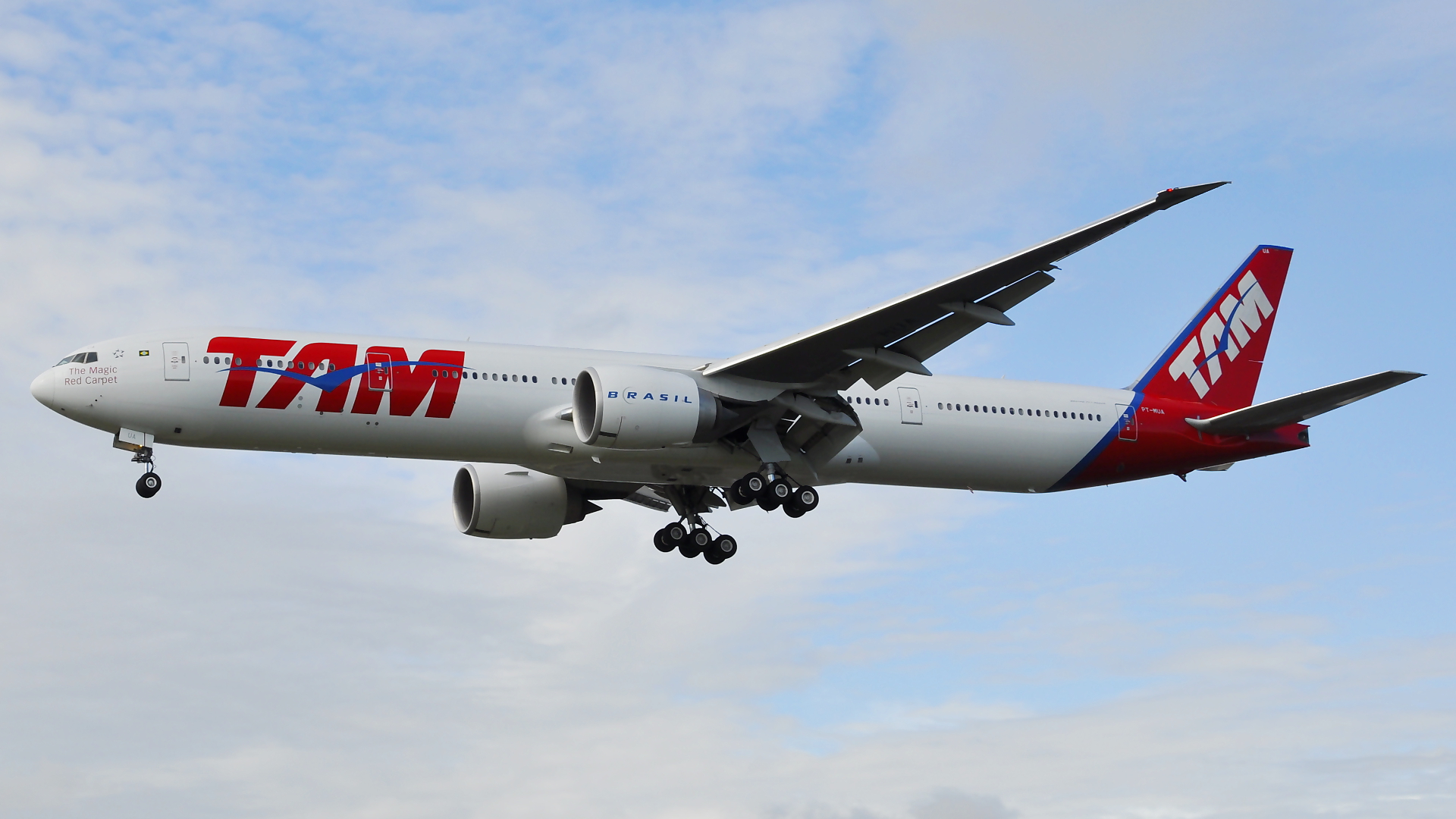 PT-MUA ✈ TAM Brazilian Airlines Boeing 777-32W(ER) @ London-Heathrow