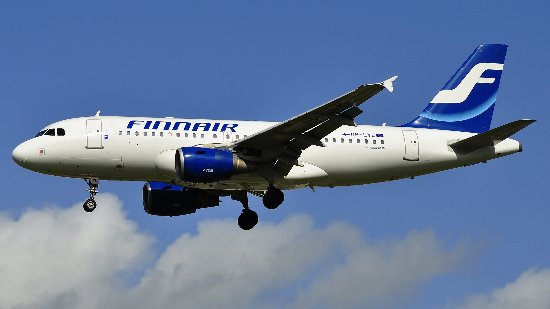 OH-LVL ✈ Finnair Airbus 319-112 @ London-Heathrow
