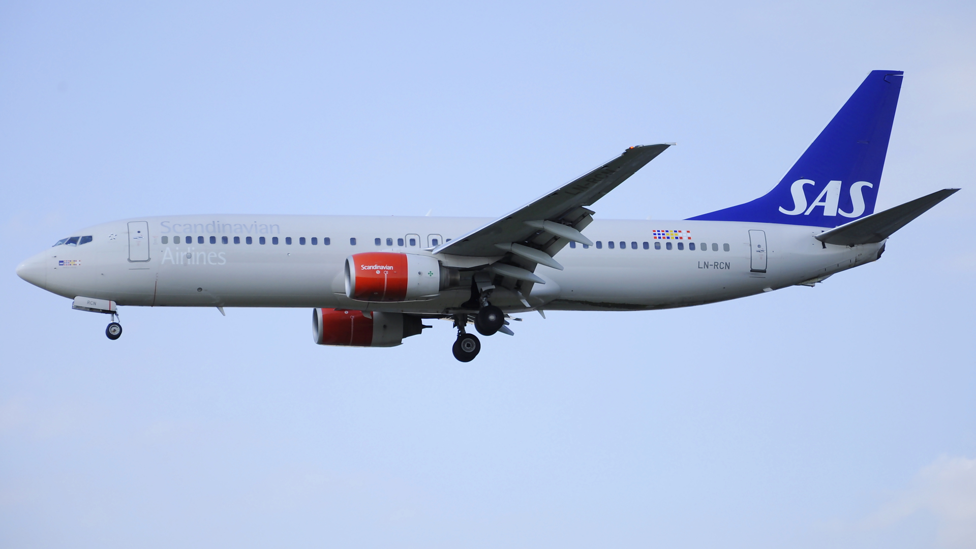 LN-RCN ✈ Scandinavian Airlines Boeing 737-883 @ London-Heathrow
