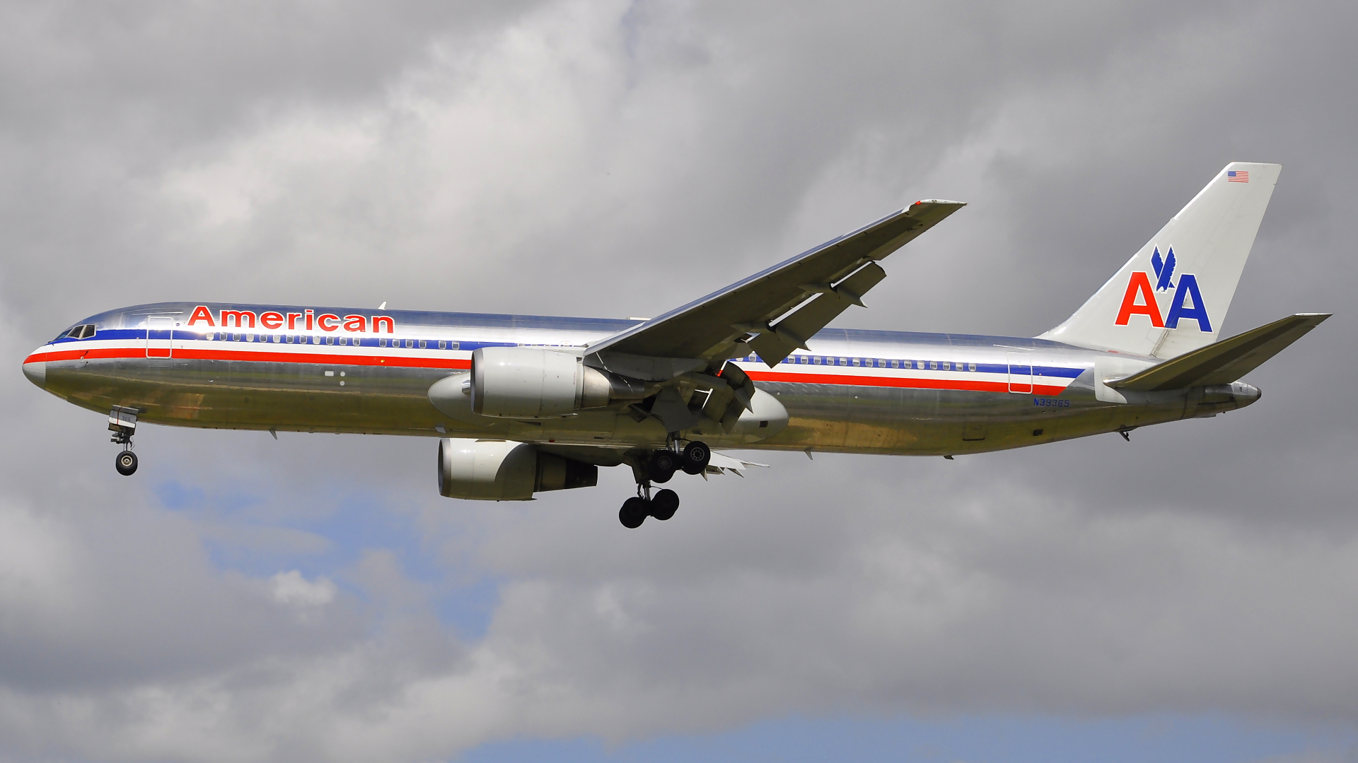 N39365 ✈ American Airlines Boeing 767-323(ER) @ London-Heathrow