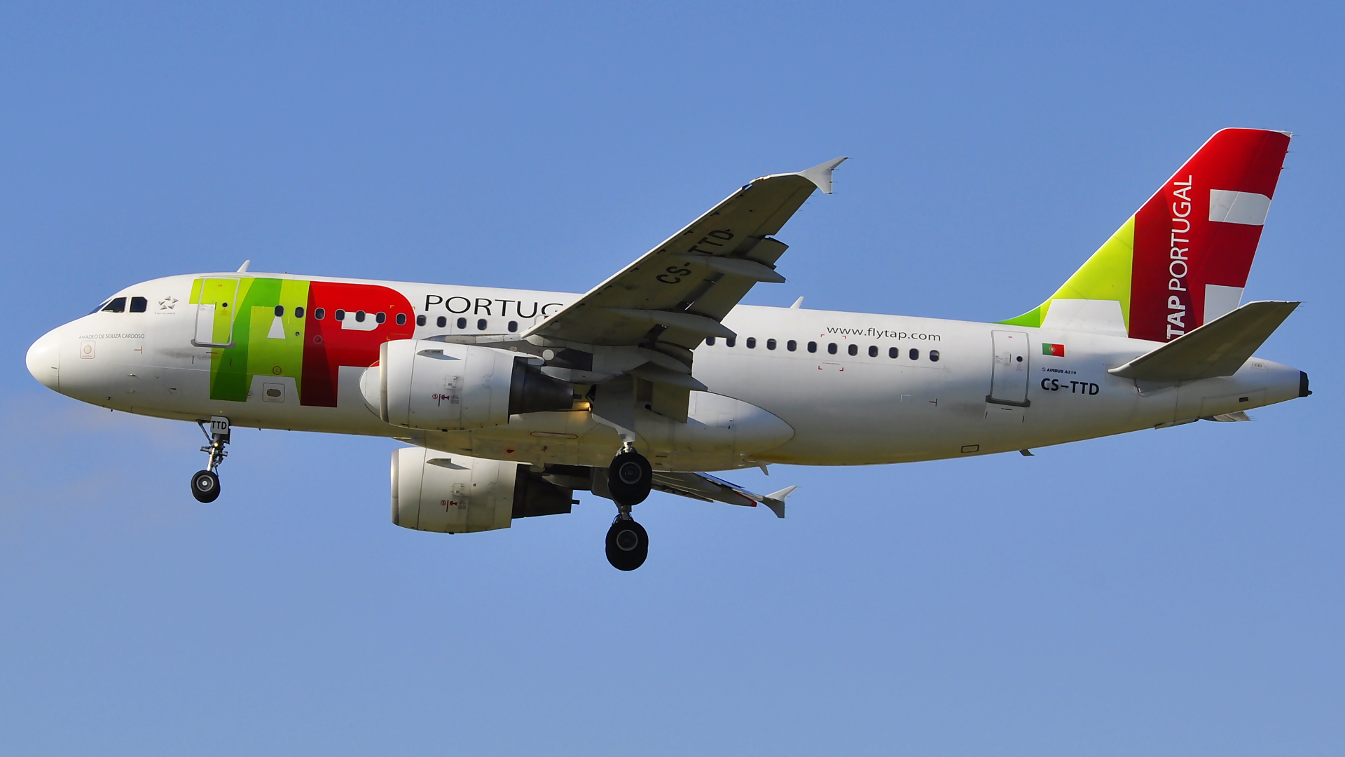 CS-TTD ✈ TAP Portugal Airbus 319-111 @ London-Heathrow