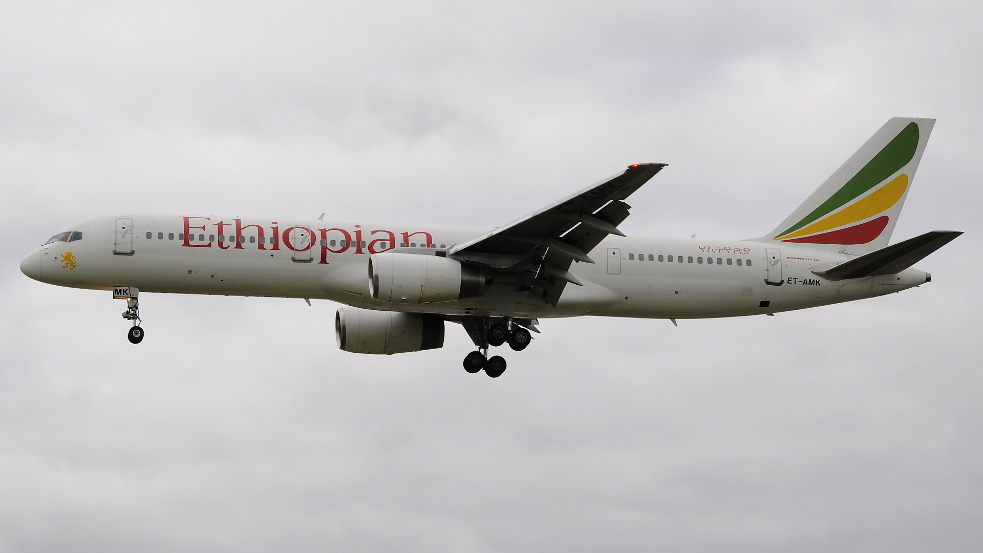 ET-AMK ✈ Ethiopian Airlines Boeing 757-28A @ London-Heathrow