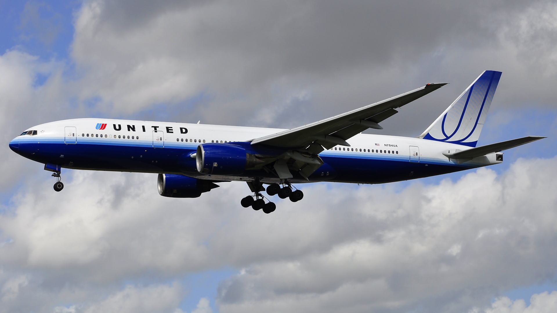 N784UA ✈ United Airlines Boeing 777-222(ER) @ London-Heathrow