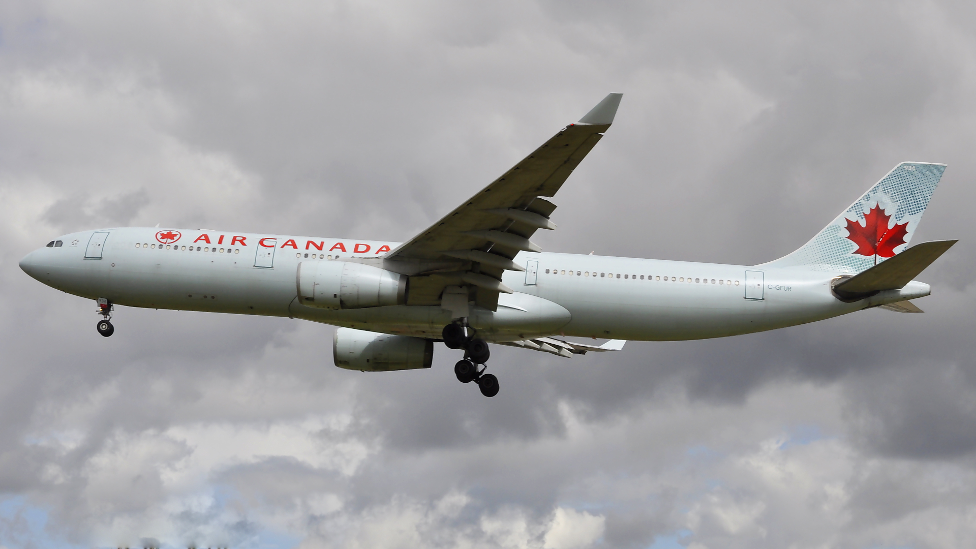 C-GFUR ✈ Air Canada Airbus 330-343 @ London-Heathrow