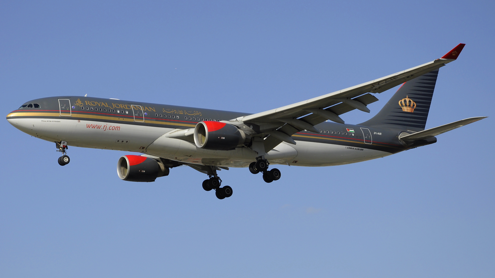JY-AIF ✈ Royal Jordanian Airbus 330-223 @ London-Heathrow