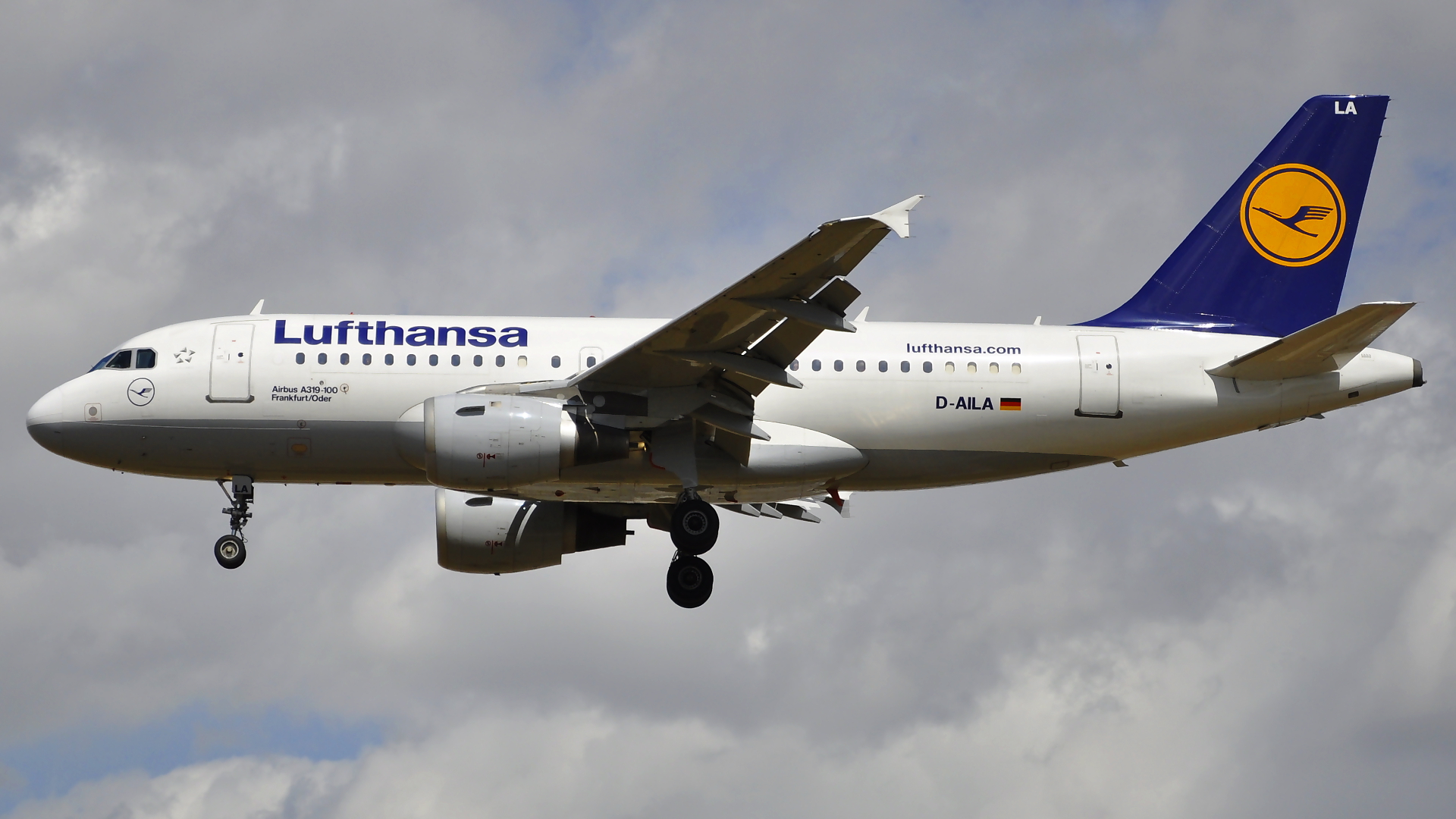 D-AILA ✈ Lufthansa Airbus 319-114 @ London-Heathrow