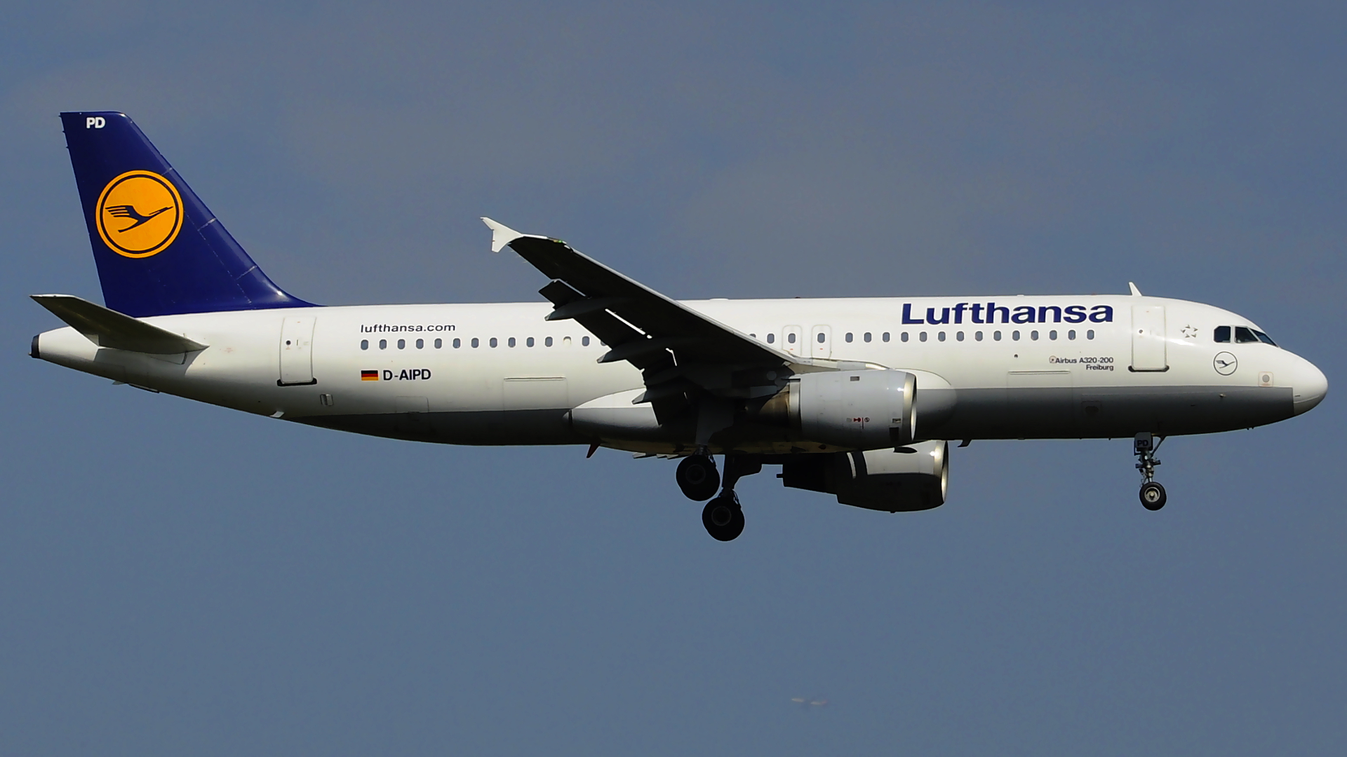 D-AIPD ✈ Lufthansa Airbus 320-211 @ London-Heathrow