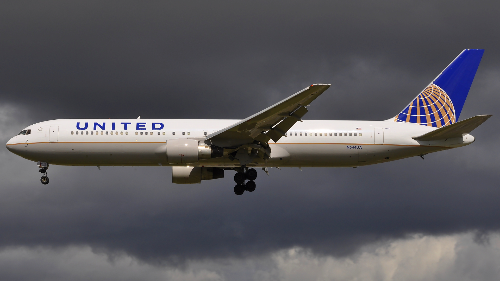 N644UA ✈ United Airlines Boeing 767-322(ER) @ London-Heathrow