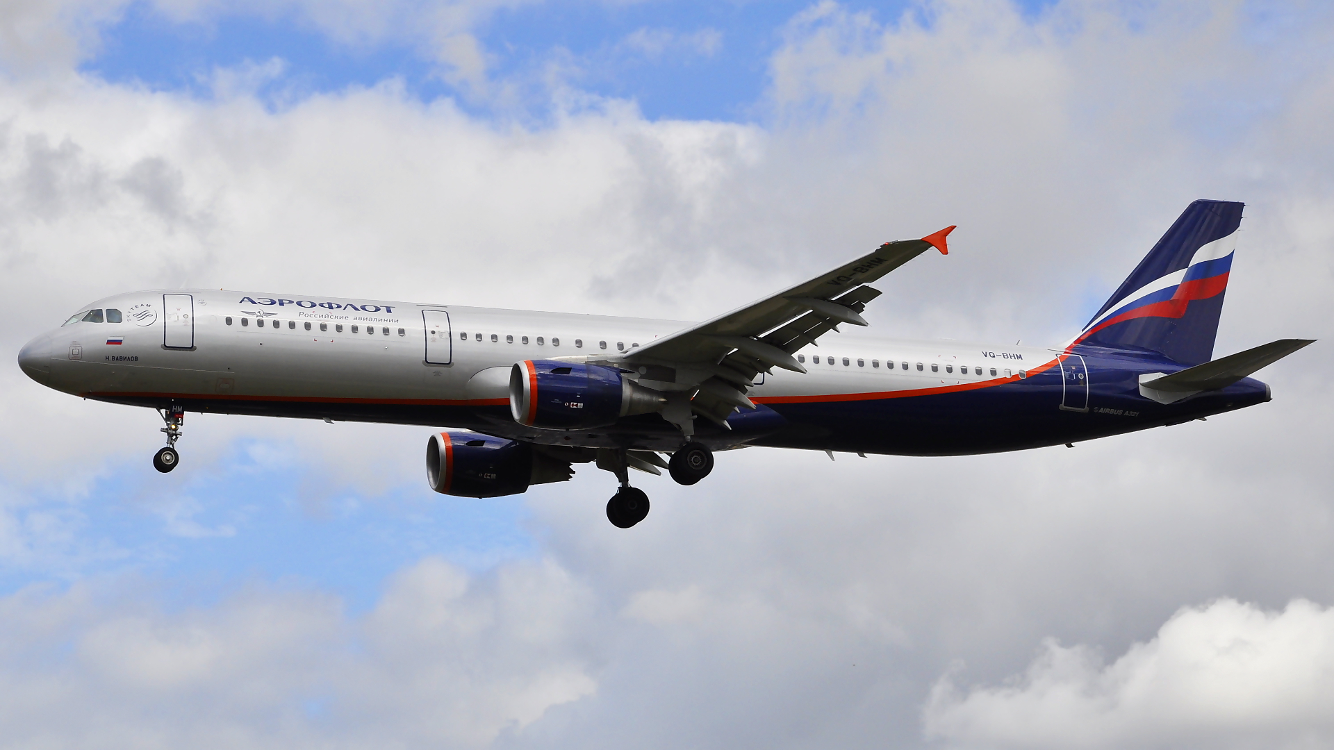 VQ-BHM ✈ Aeroflot Russian Airlines Airbus 321-211 @ London-Heathrow