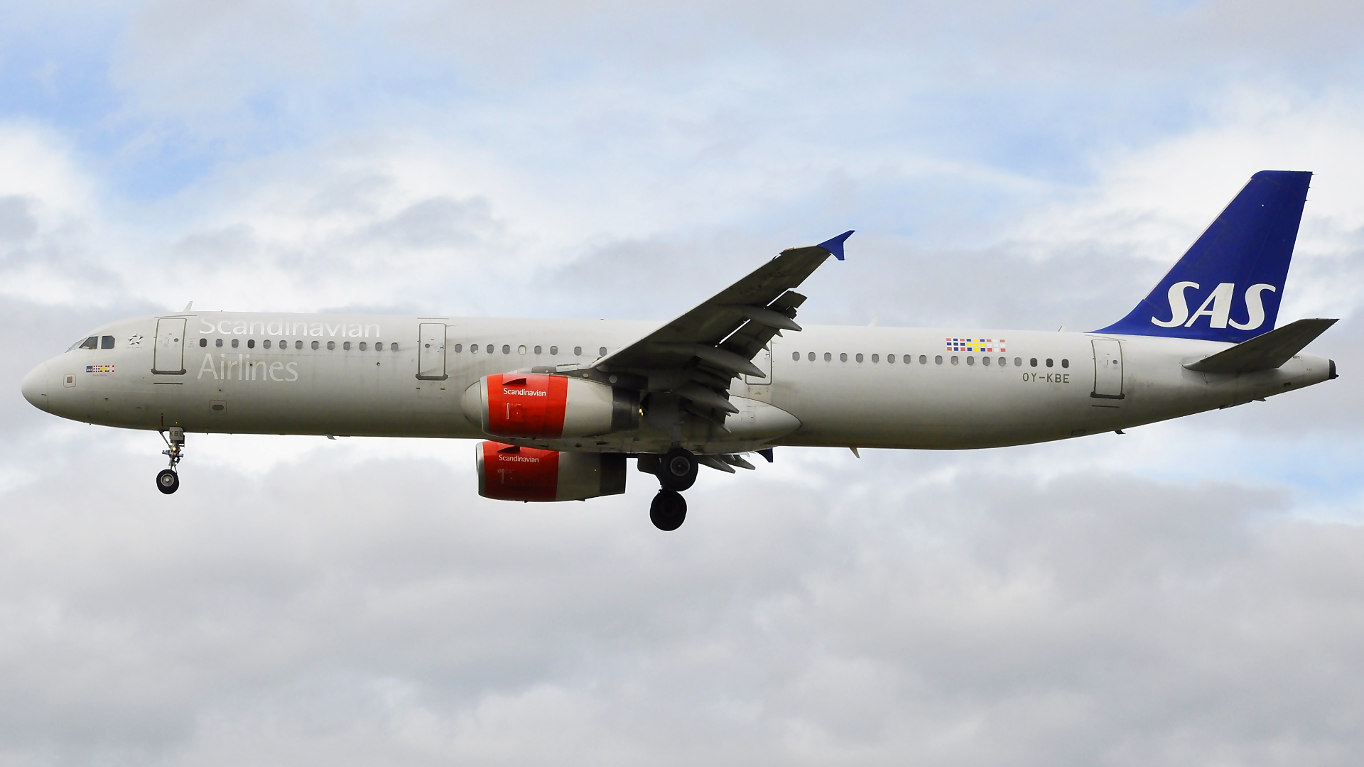 OY-KBE ✈ Scandinavian Airlines Airbus 321-232 @ London-Heathrow