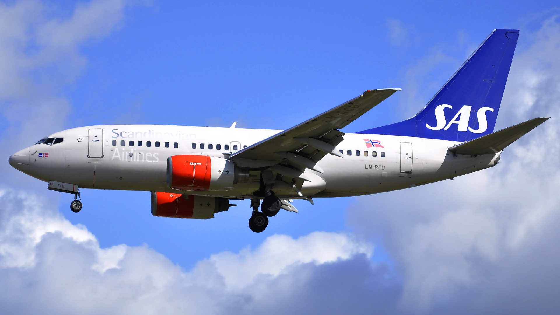LN-RCU ✈ Scandinavian Airlines Boeing 737-683 @ London-Heathrow