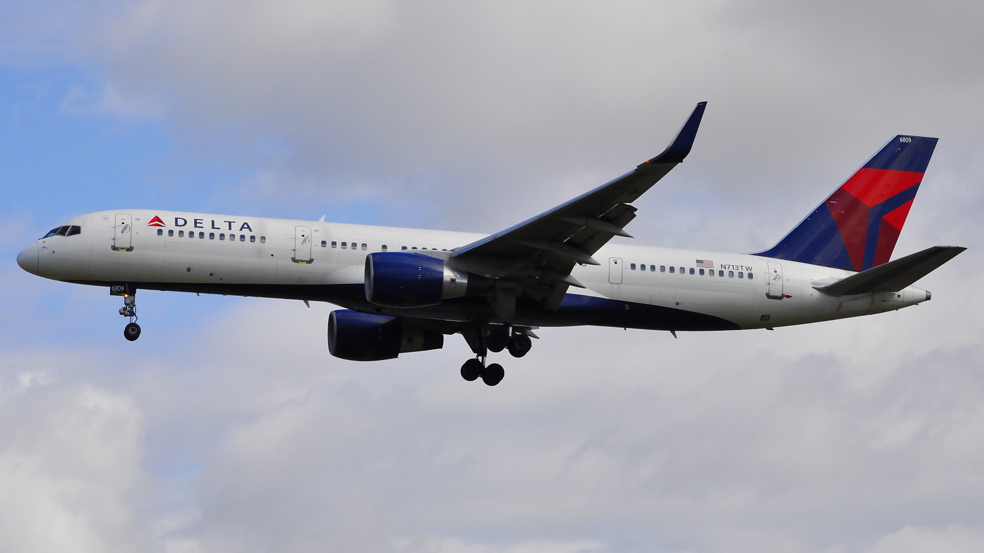 N713TW ✈ Delta Air Lines Boeing 757-2Q8(WL) @ London-Heathrow