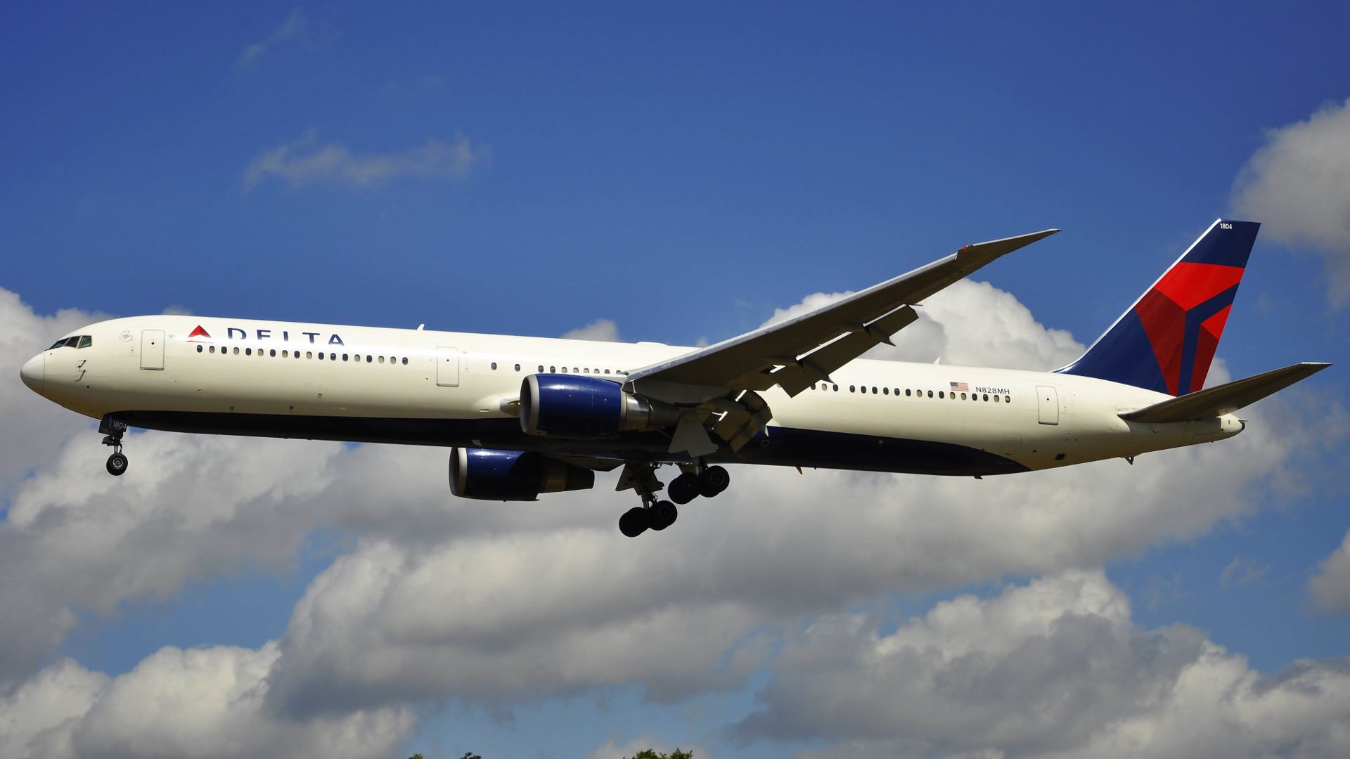 N828MH ✈ Delta Air Lines Boeing 767-432(ER) @ London-Heathrow