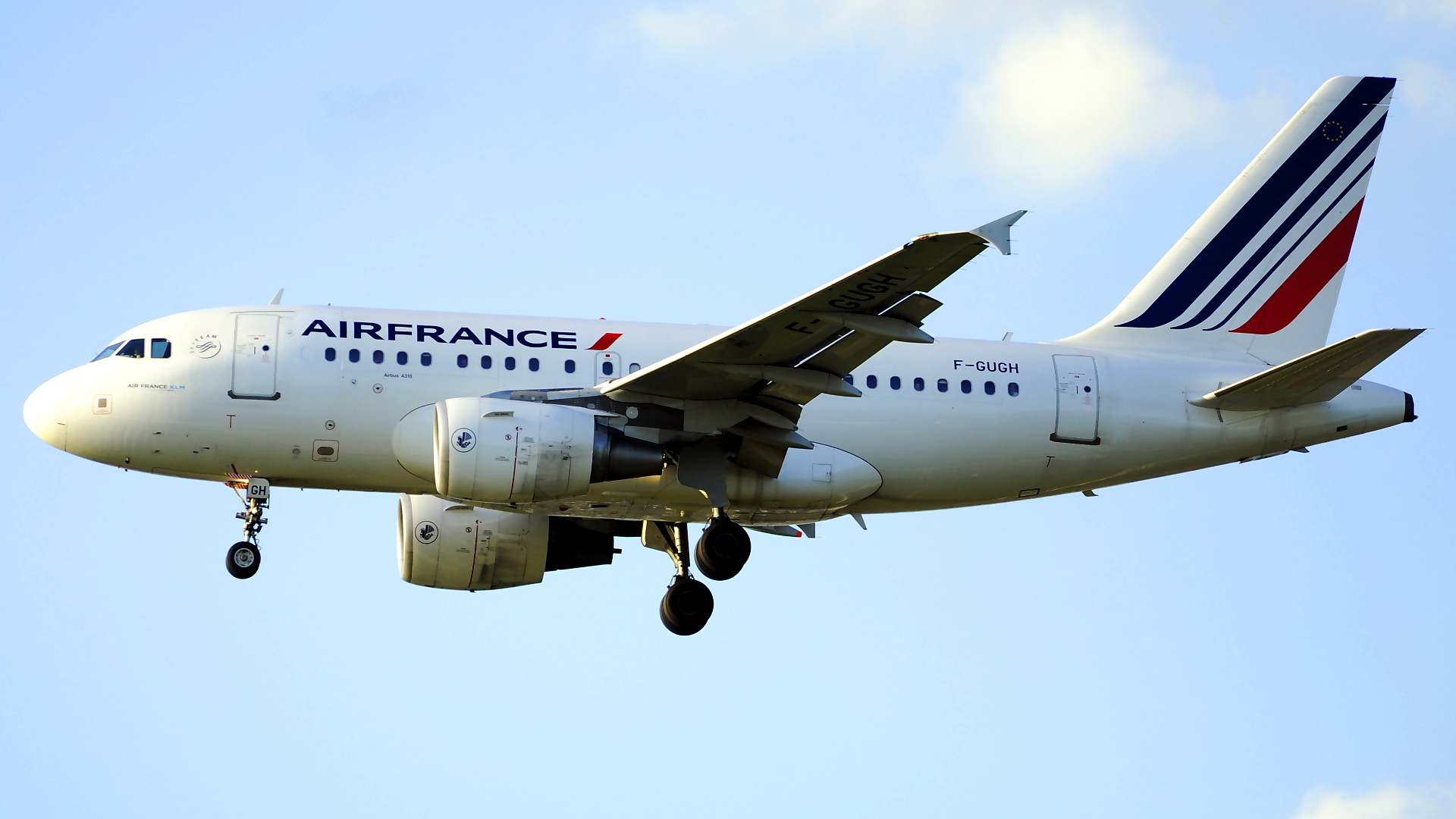 F-GUGH ✈ Air France Airbus 318-111 @ London-Heathrow