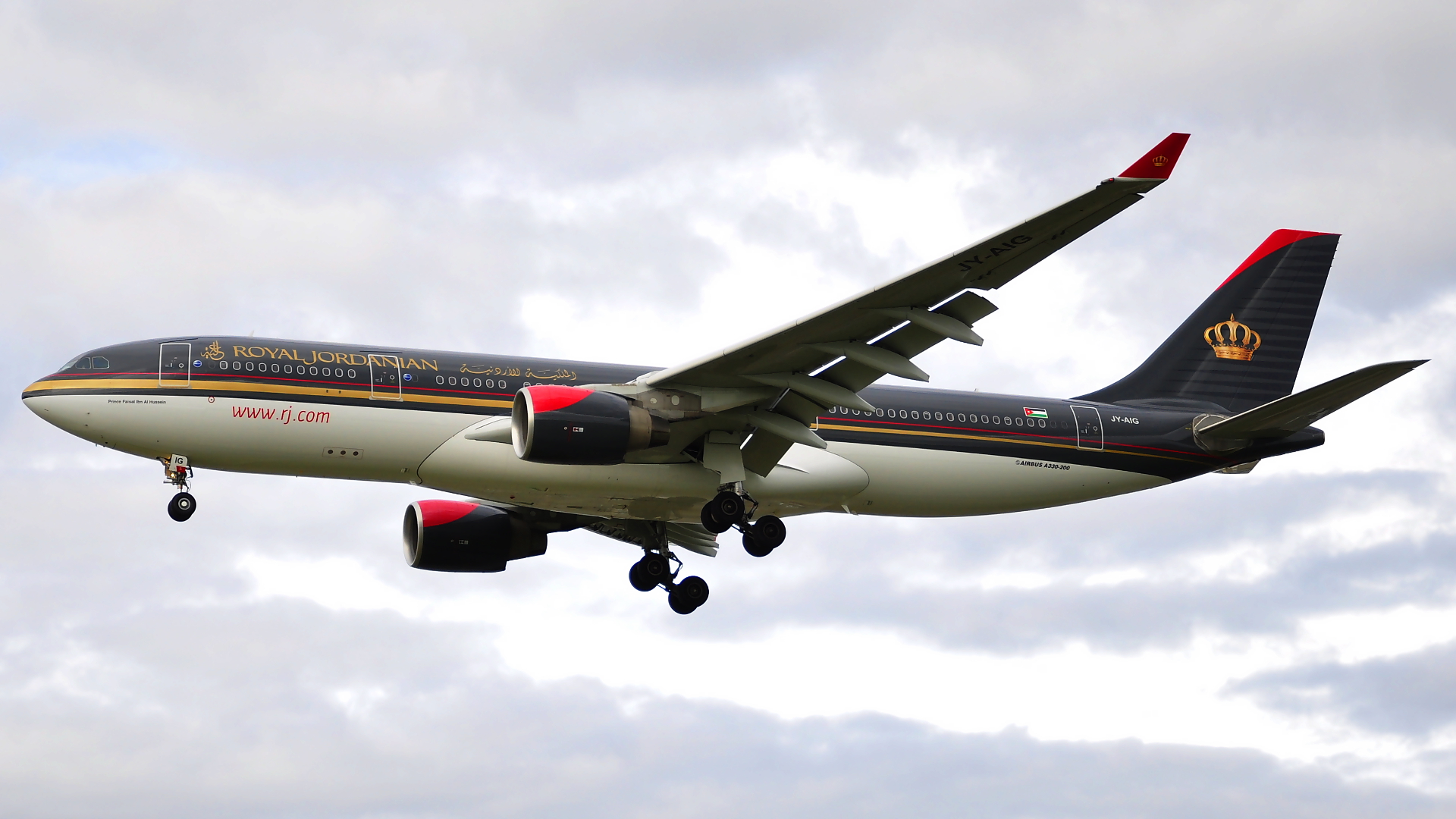 JY-AIG ✈ Royal Jordanian Airbus 330-223 @ London-Heathrow