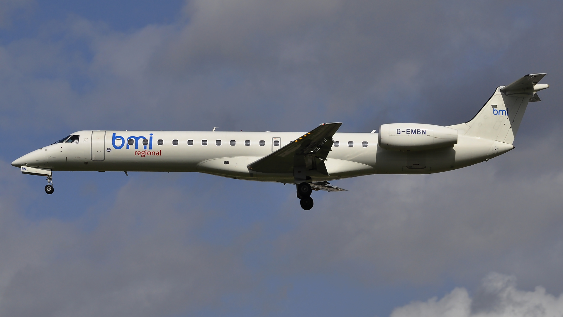 G-EMBN ✈ bmi Embraer ERJ-145EU @ London-Heathrow
