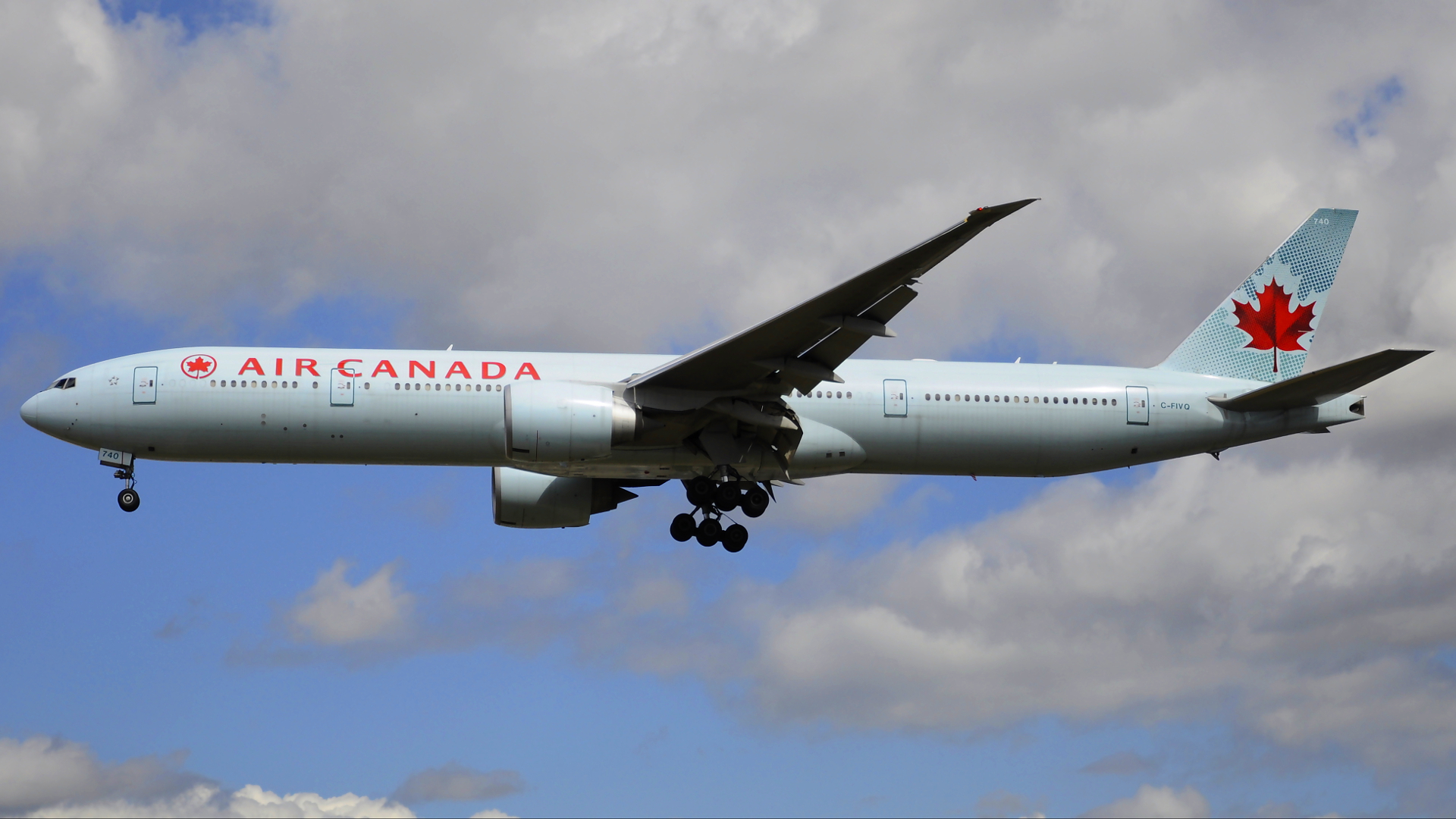 C-FIVQ ✈ Air Canada Boeing 777-333(ER) @ London-Heathrow