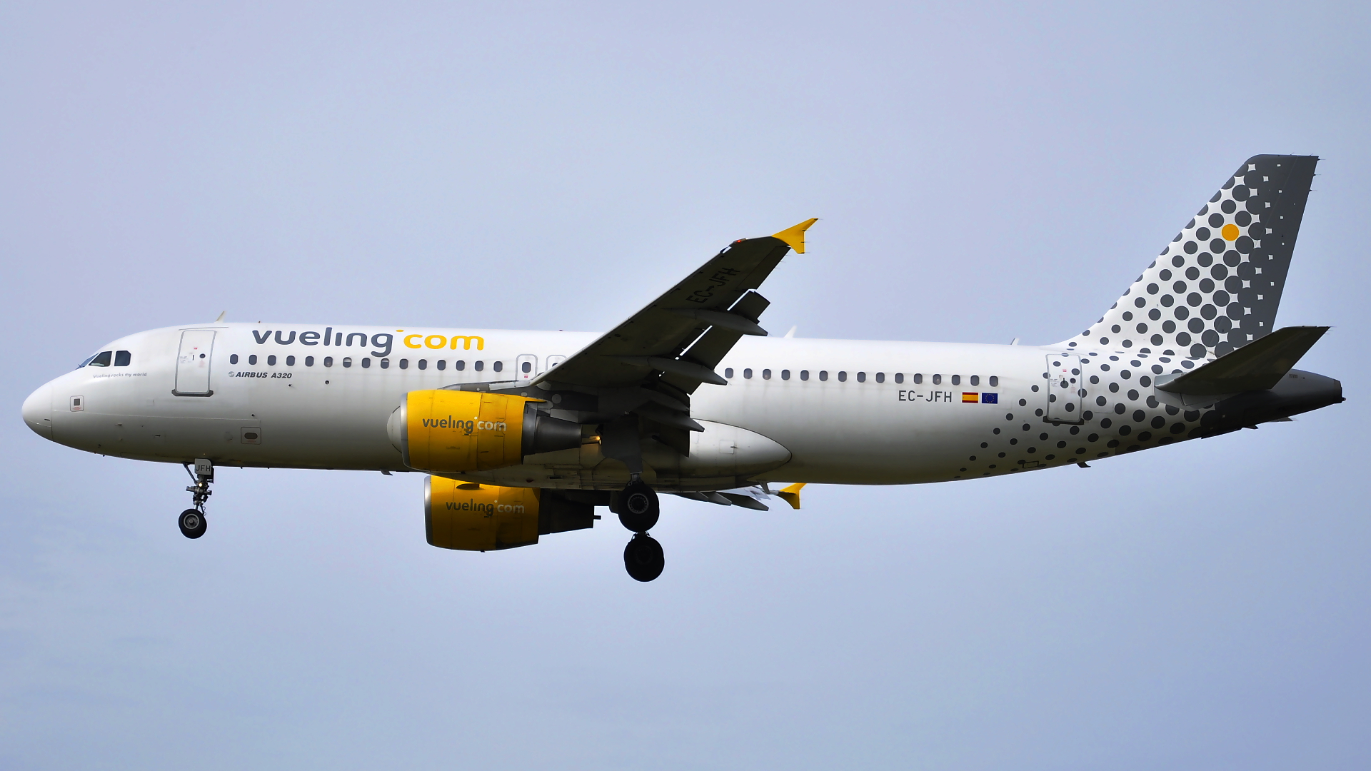 EC-JFH ✈ Vueling Airlines Airbus 320-214 @ London-Heathrow