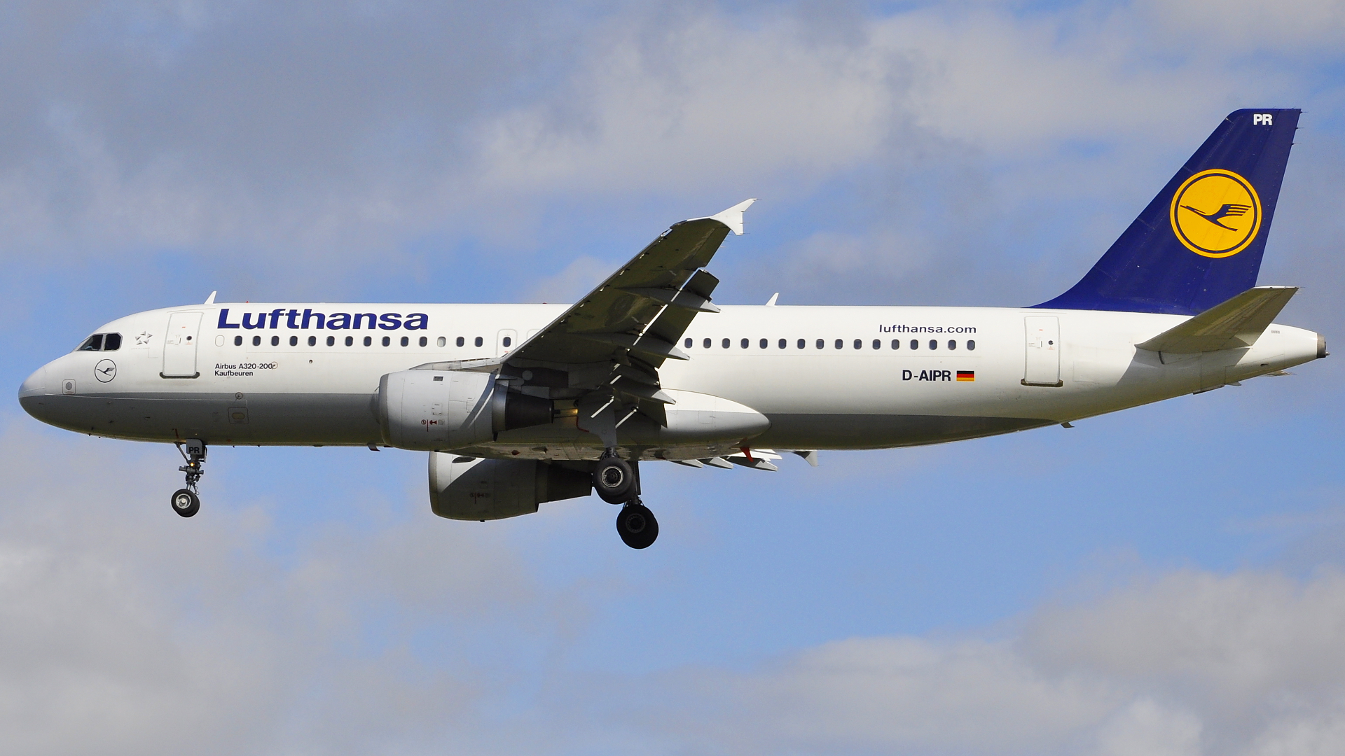 D-AIPR ✈ Lufthansa Airbus 320-211 @ London-Heathrow