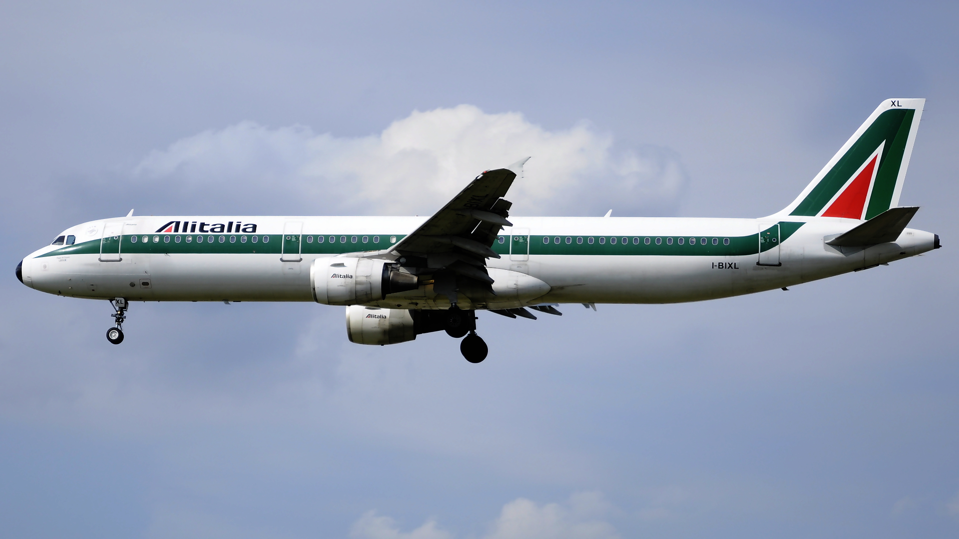 I-BIXL ✈ Alitalia Airbus 321-111 @ London-Heathrow