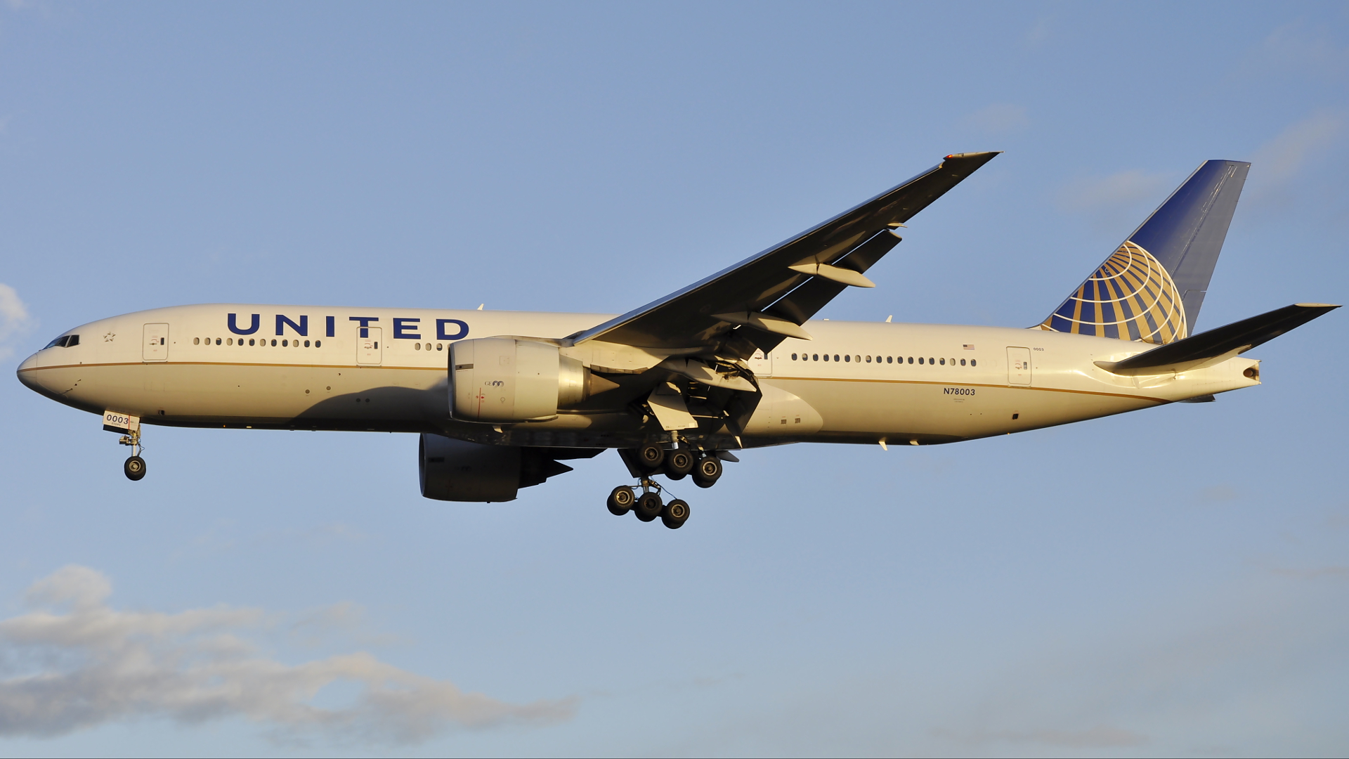 N78003 ✈ United Airlines Boeing 777-224(ER) @ London-Heathrow
