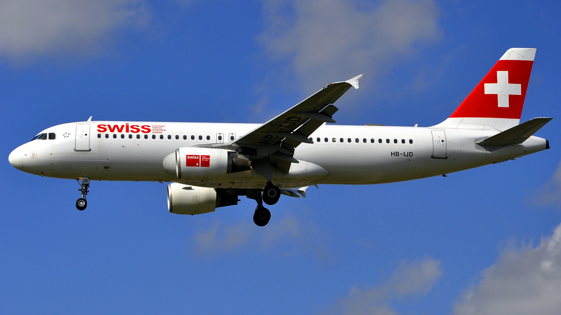 HB-IJD ✈ Swiss International Air Lines Airbus 320-214 @ London-Heathrow
