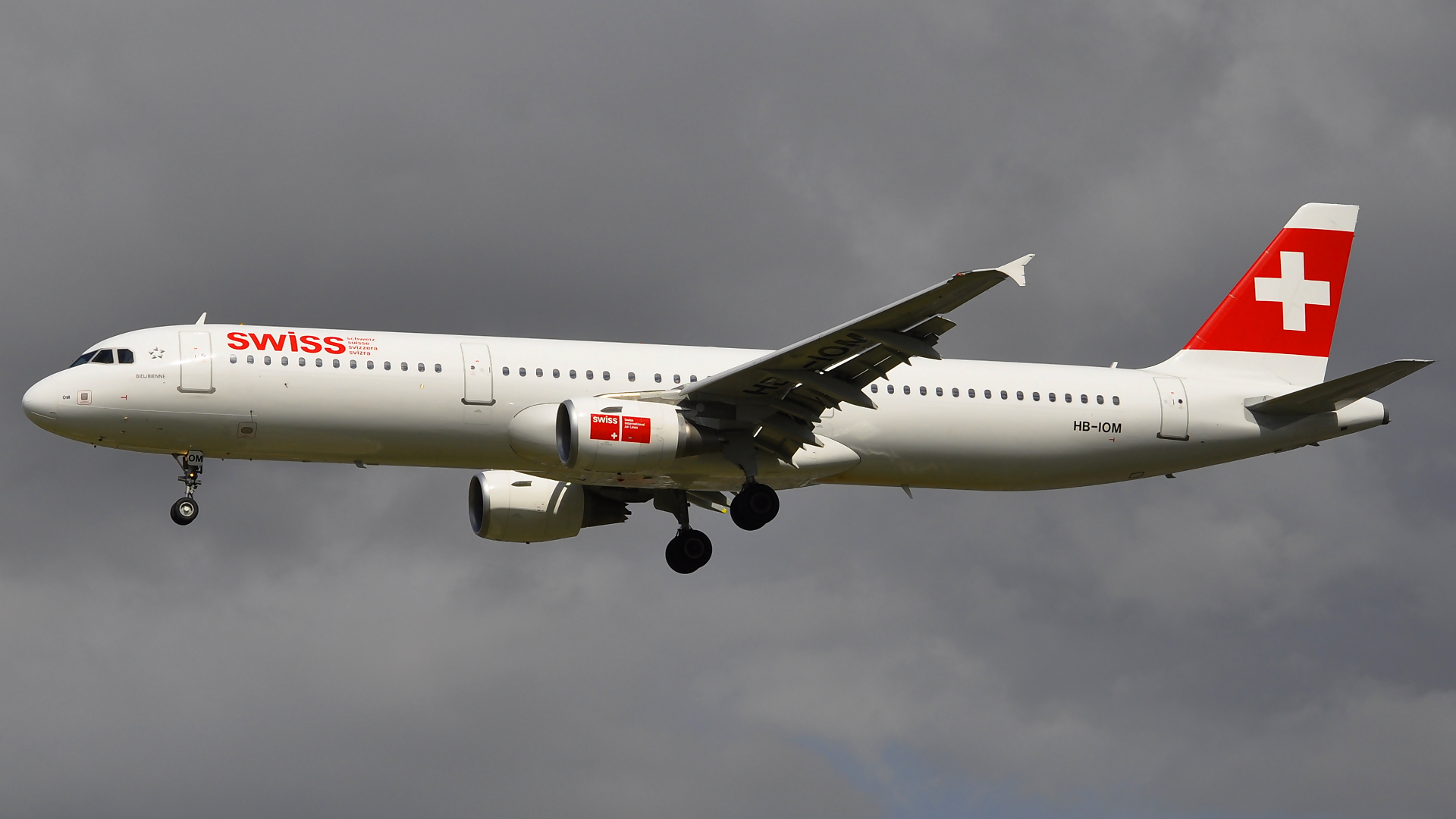 HB-IOM ✈ Swiss International Air Lines Airbus 321-212 @ London-Heathrow