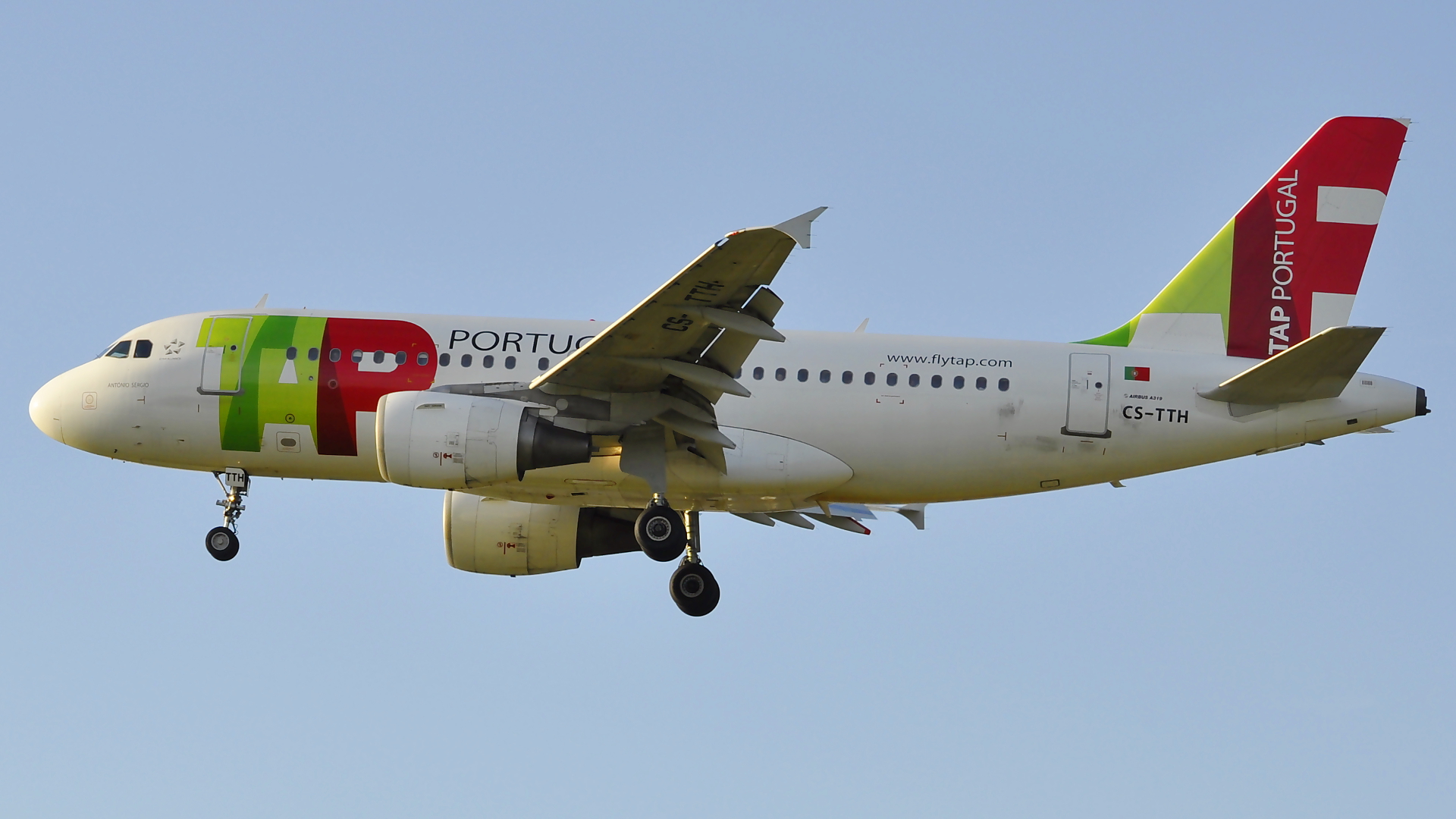 CS-TTH ✈ TAP Portugal Airbus 319-111 @ London-Heathrow
